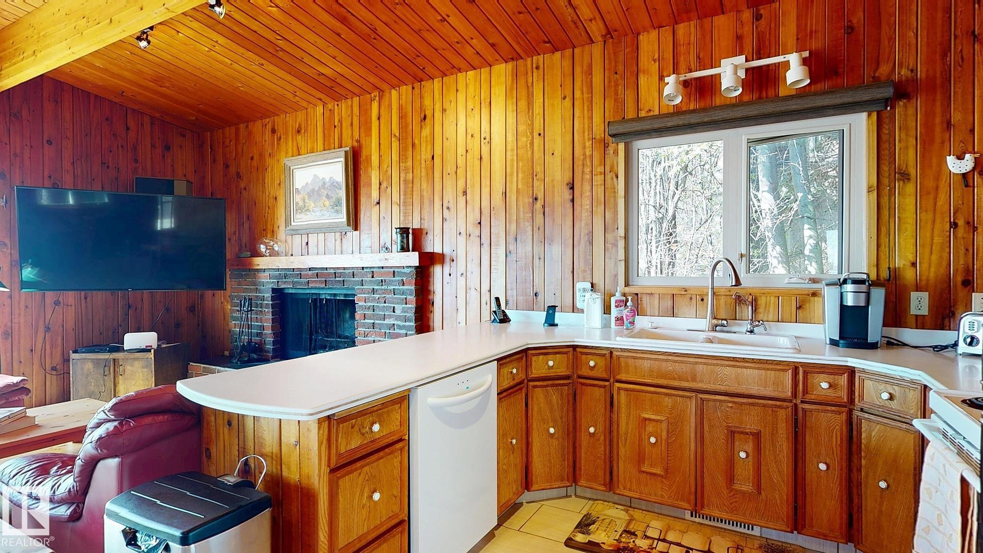 98 Argentia Beach, Rural Wetaskiwin County, AB