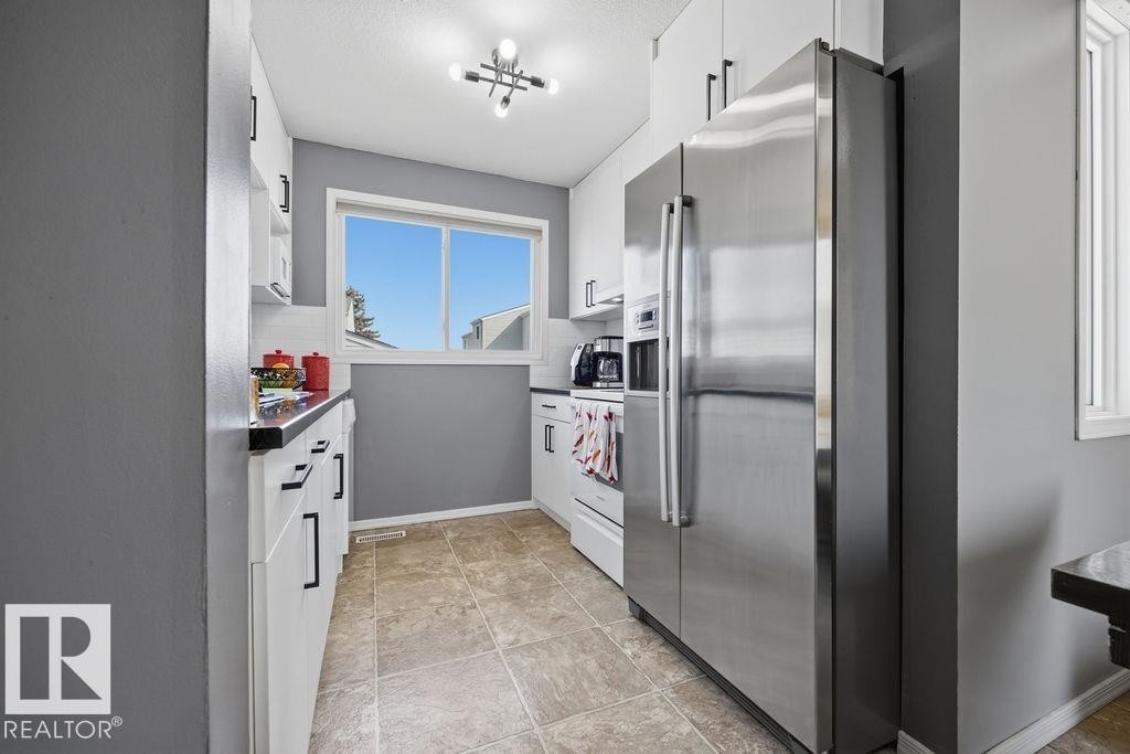 243 Dickinsfield Crest, Edmonton, AB
