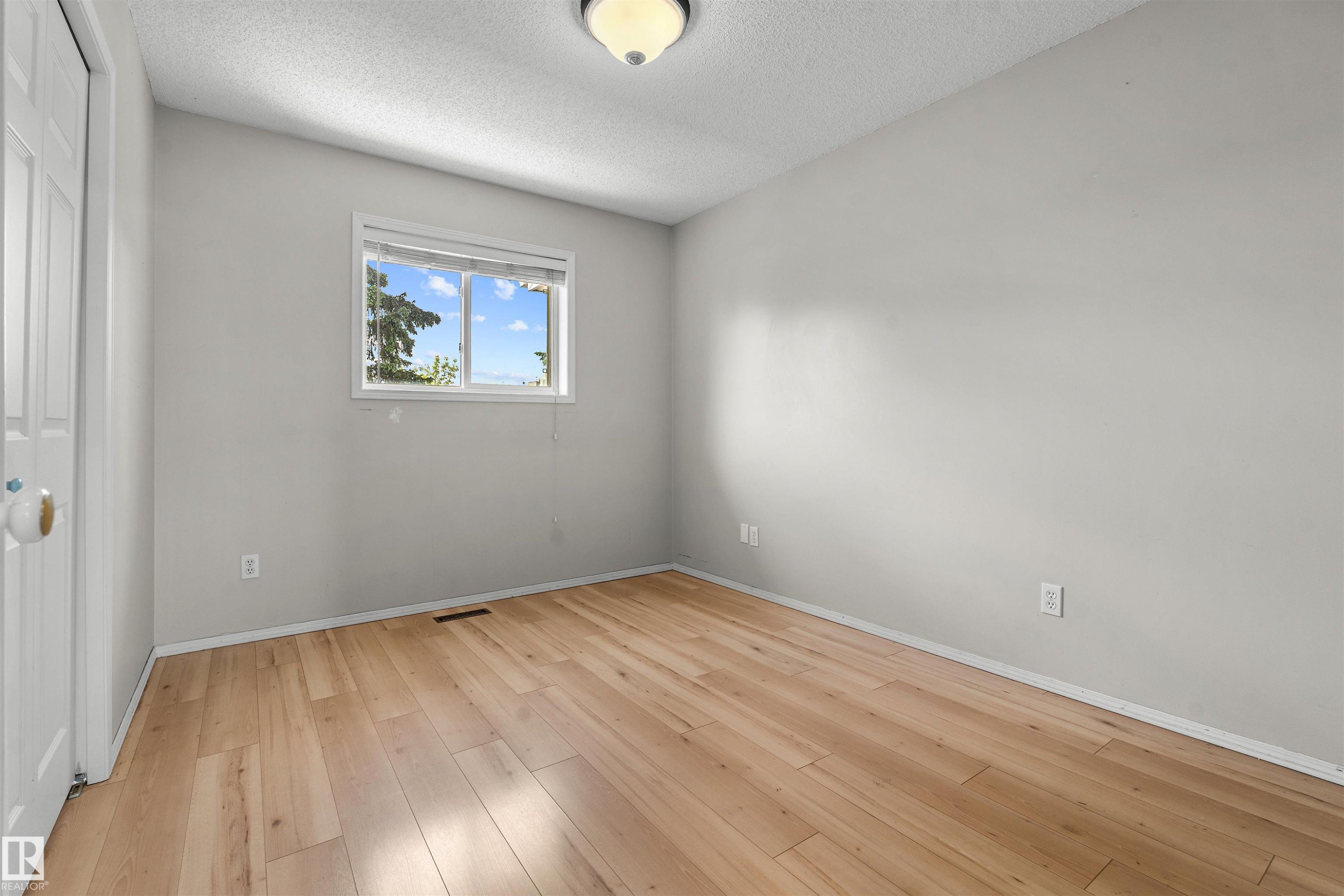 #32 3311 58 St Nw, Edmonton, AB