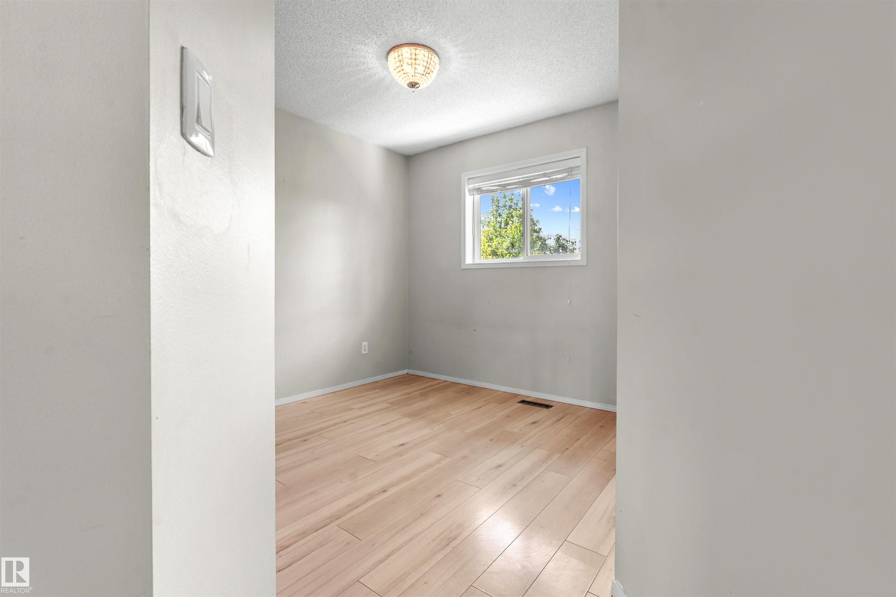 #32 3311 58 St Nw, Edmonton, AB