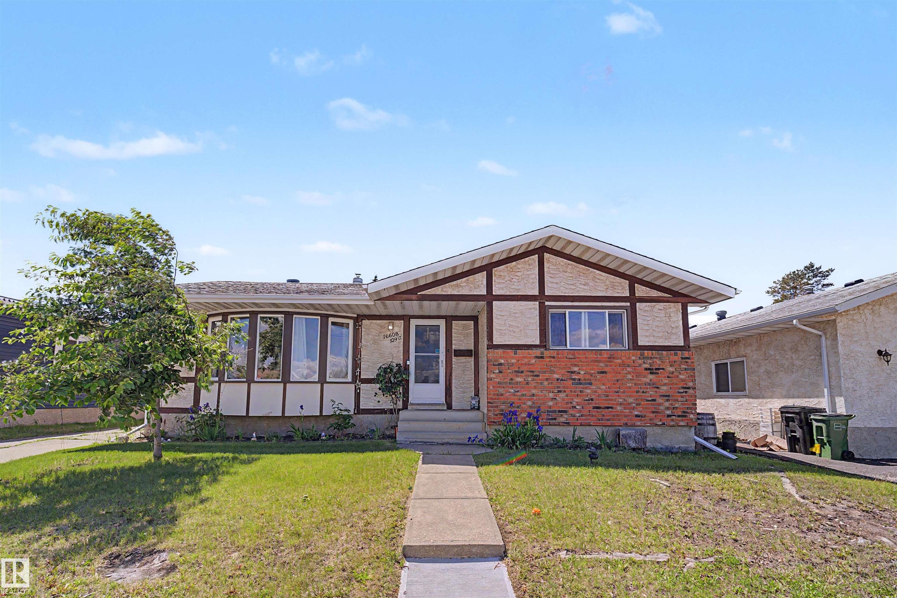16608 109 St, Edmonton, AB