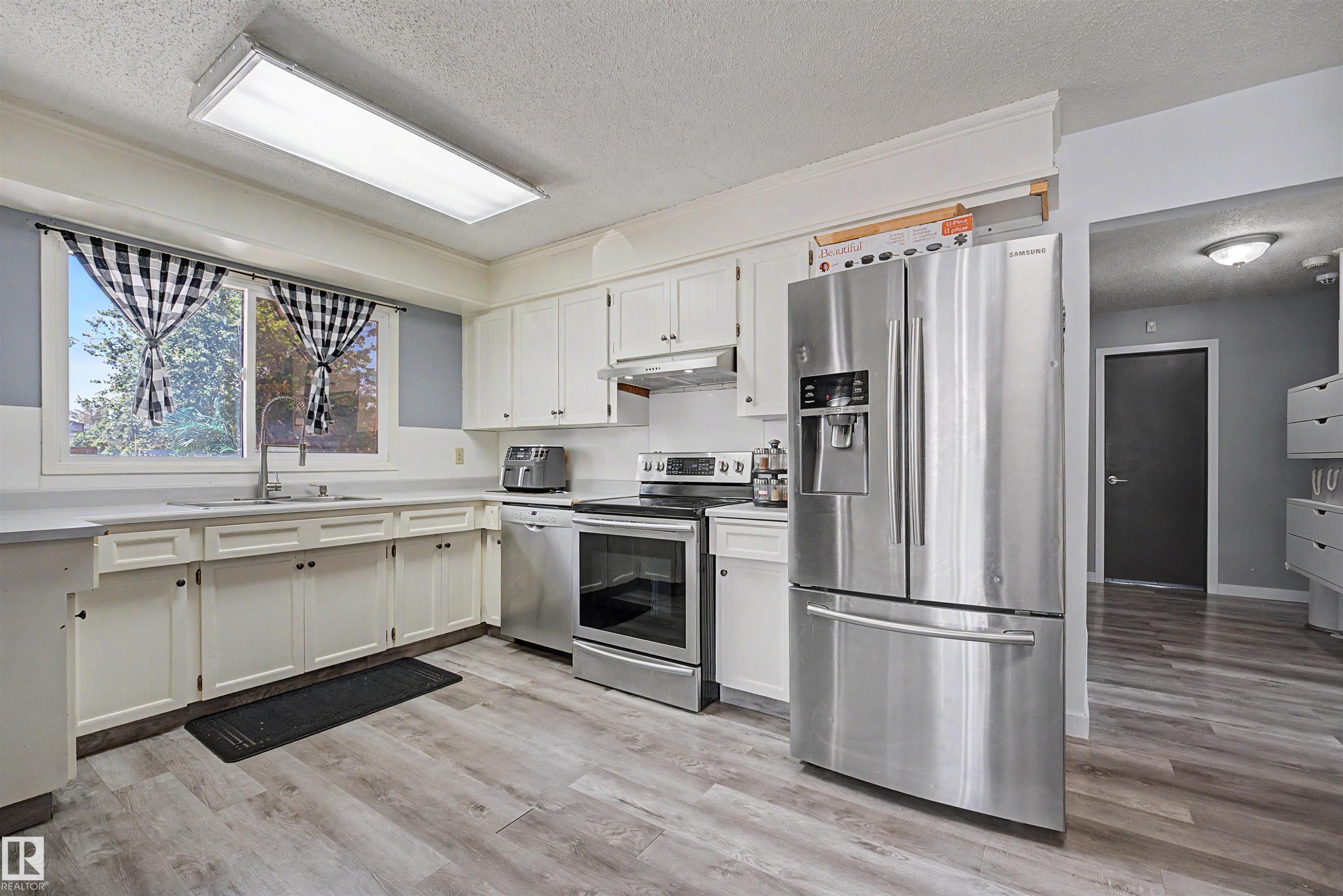 16608 109 St, Edmonton, AB
