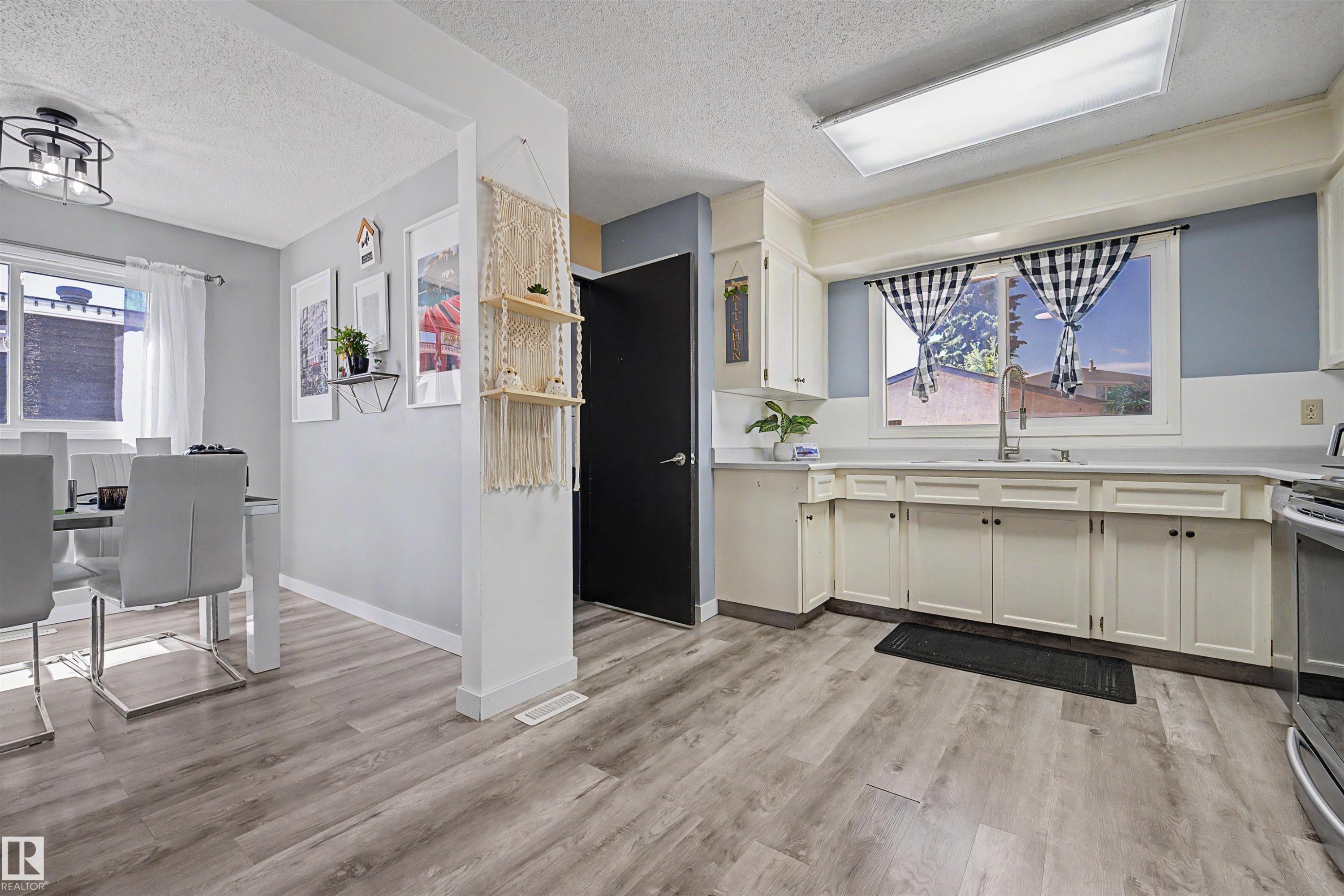 16608 109 St, Edmonton, AB