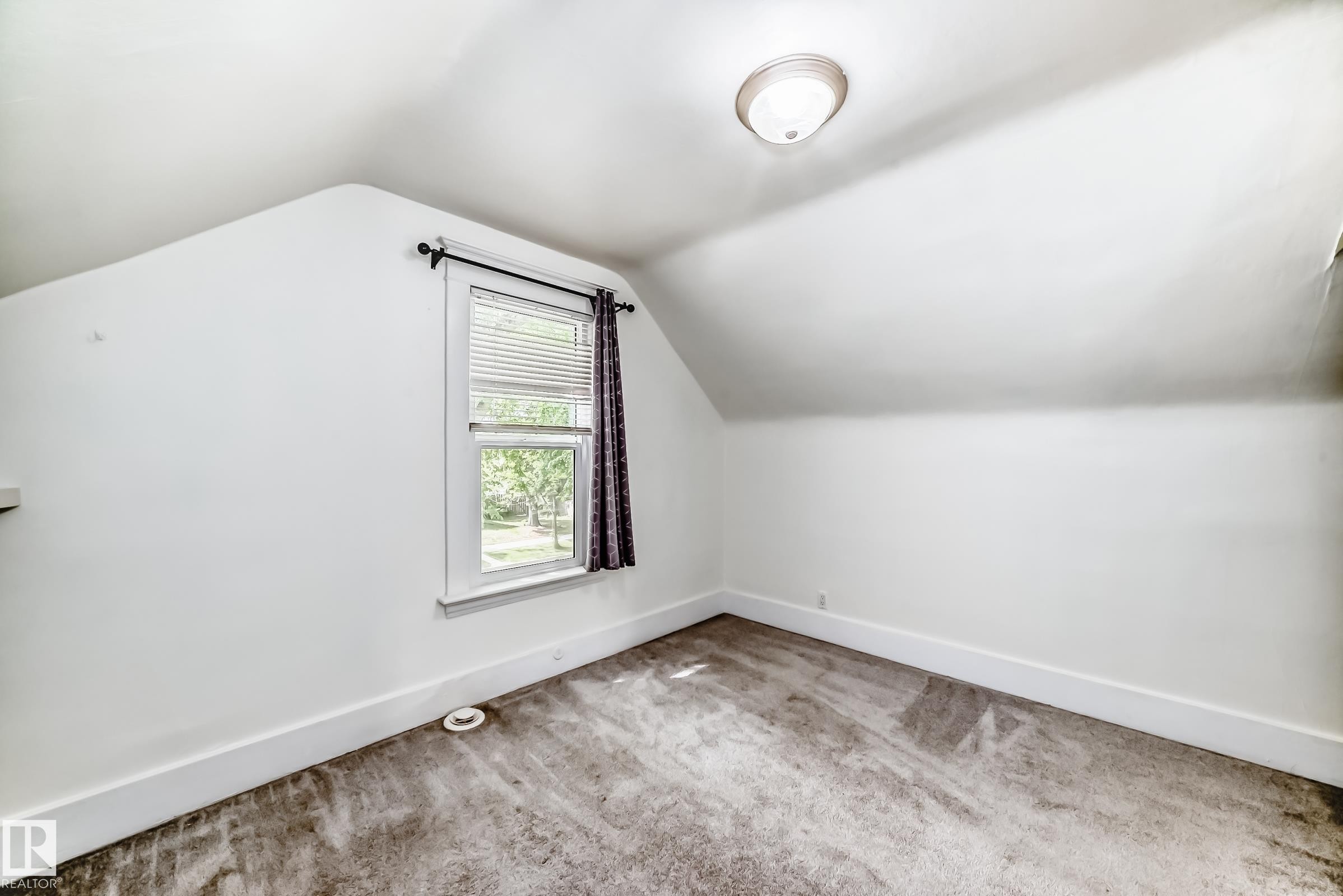 12121 64 Street, Edmonton, AB