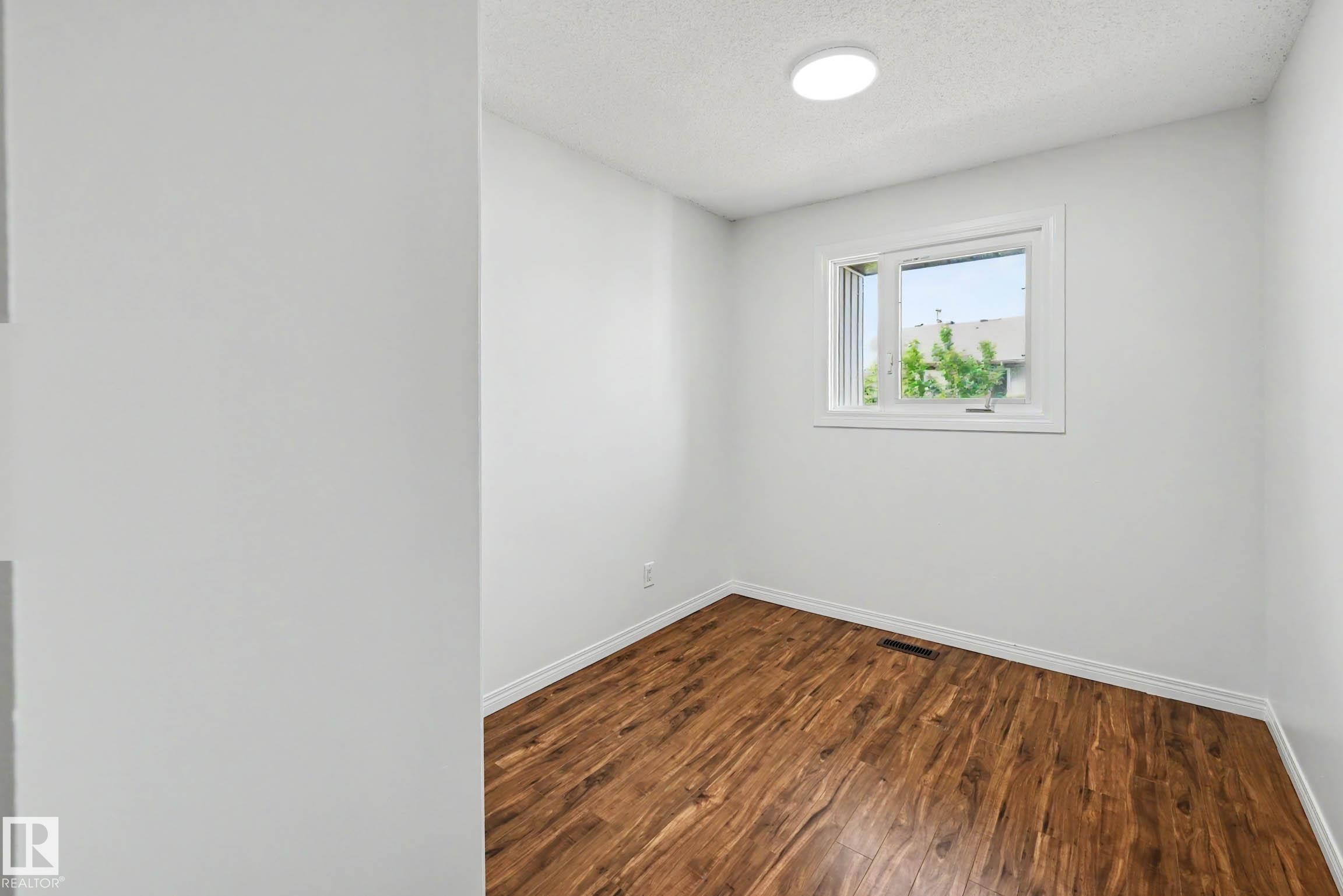 8 14225 82 Street, Edmonton, AB