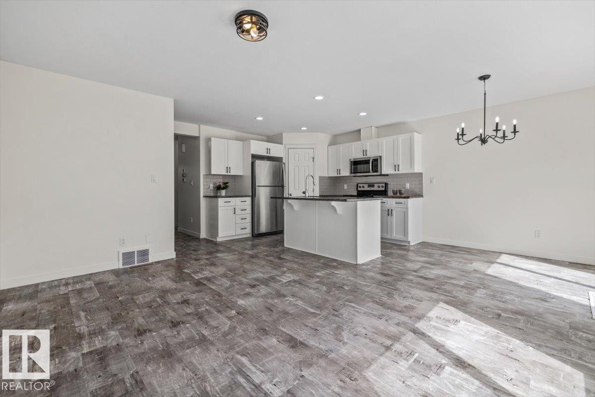 17703 65 Street Nw, Edmonton, AB