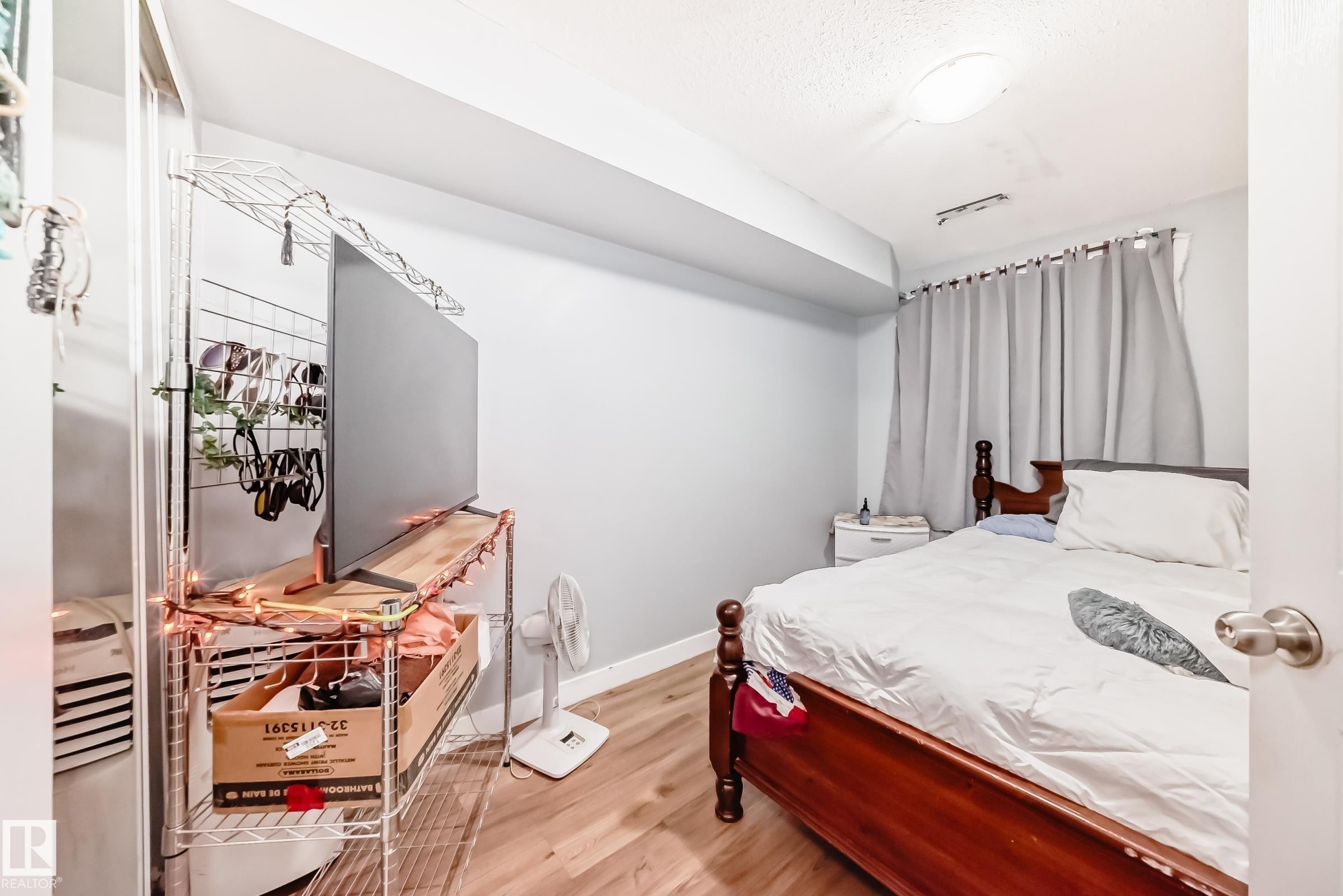 Room with wood-finish flooring, light grey walls, and a recessed ceiling light fixture - 10017 153 Street, Edmonton, AB - Indoor Photo Showing Bedroom