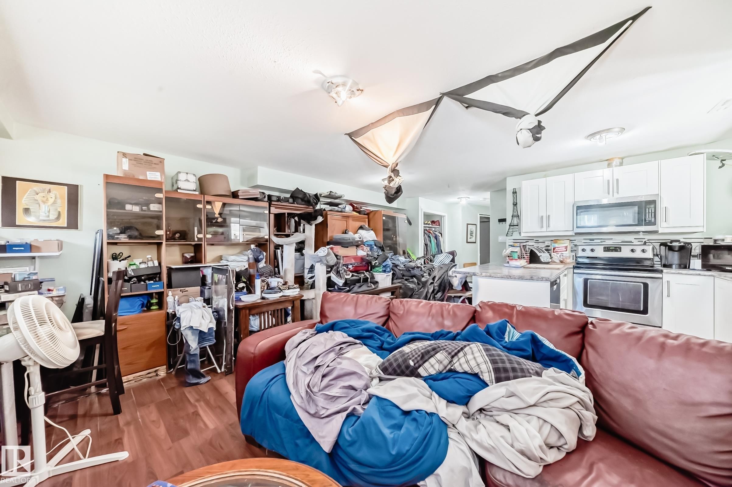 Image quality insufficient for description - 10017 153 Street, Edmonton, AB - Indoor