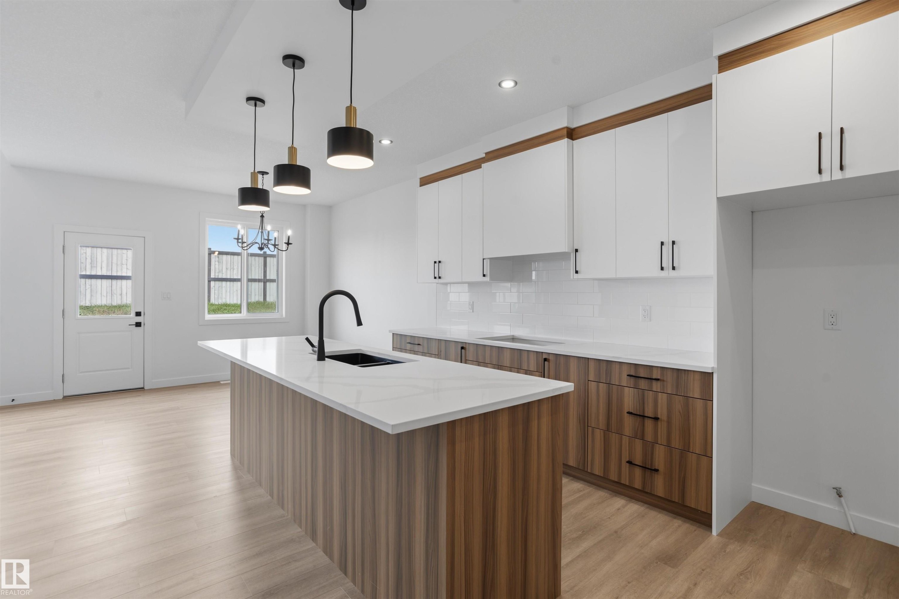 170 Munn Way, Leduc, AB - Indoor Photo Showing Kitchen