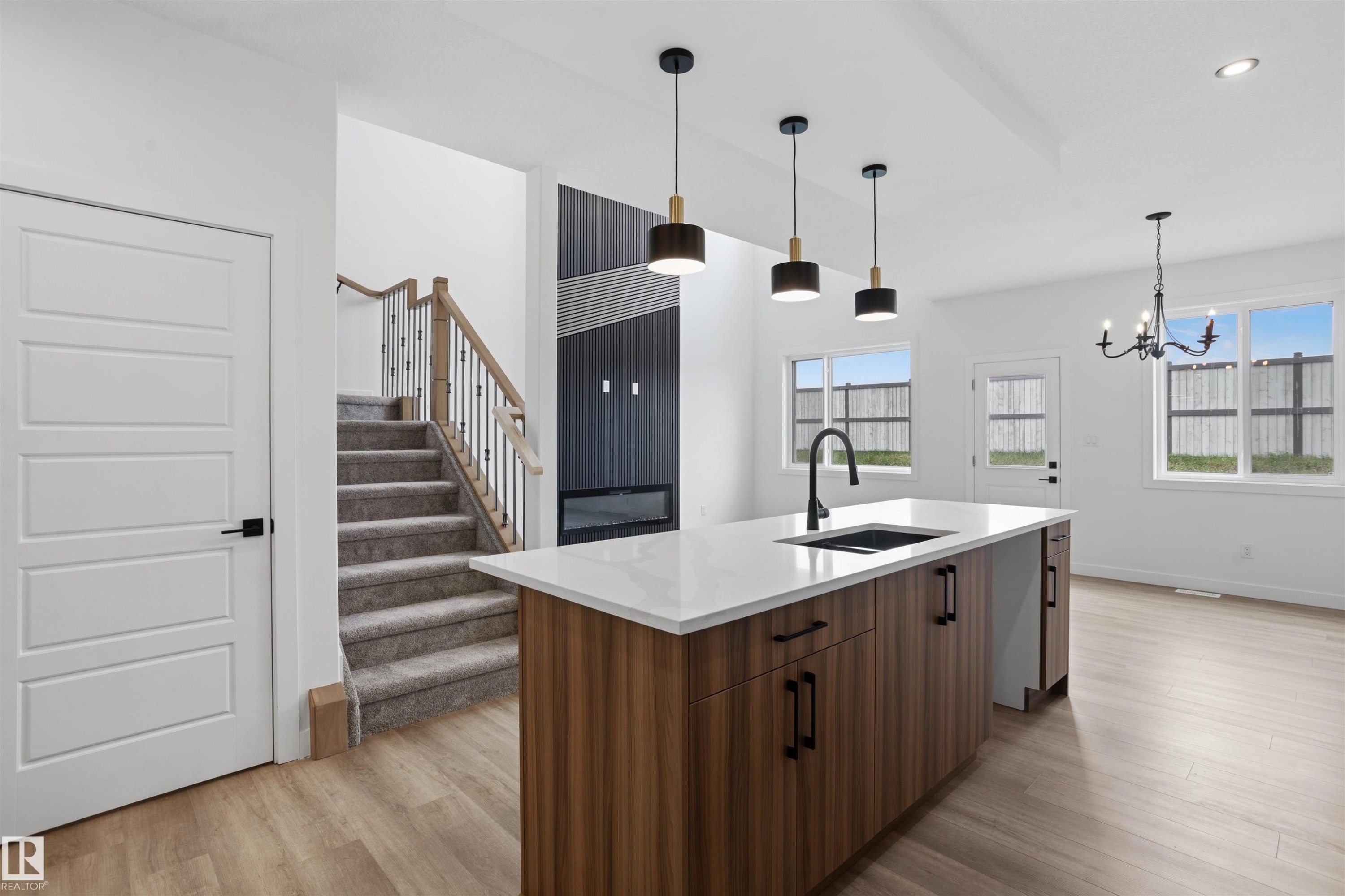 170 Munn Way, Leduc, AB - Indoor Photo Showing Kitchen With Upgraded Kitchen