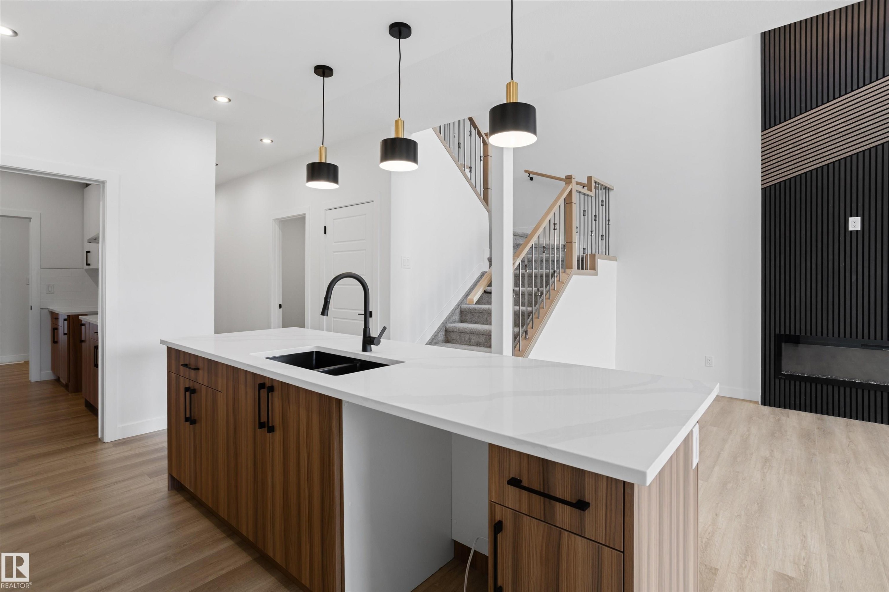 170 Munn Way, Leduc, AB - Indoor Photo Showing Kitchen With Double Sink With Upgraded Kitchen