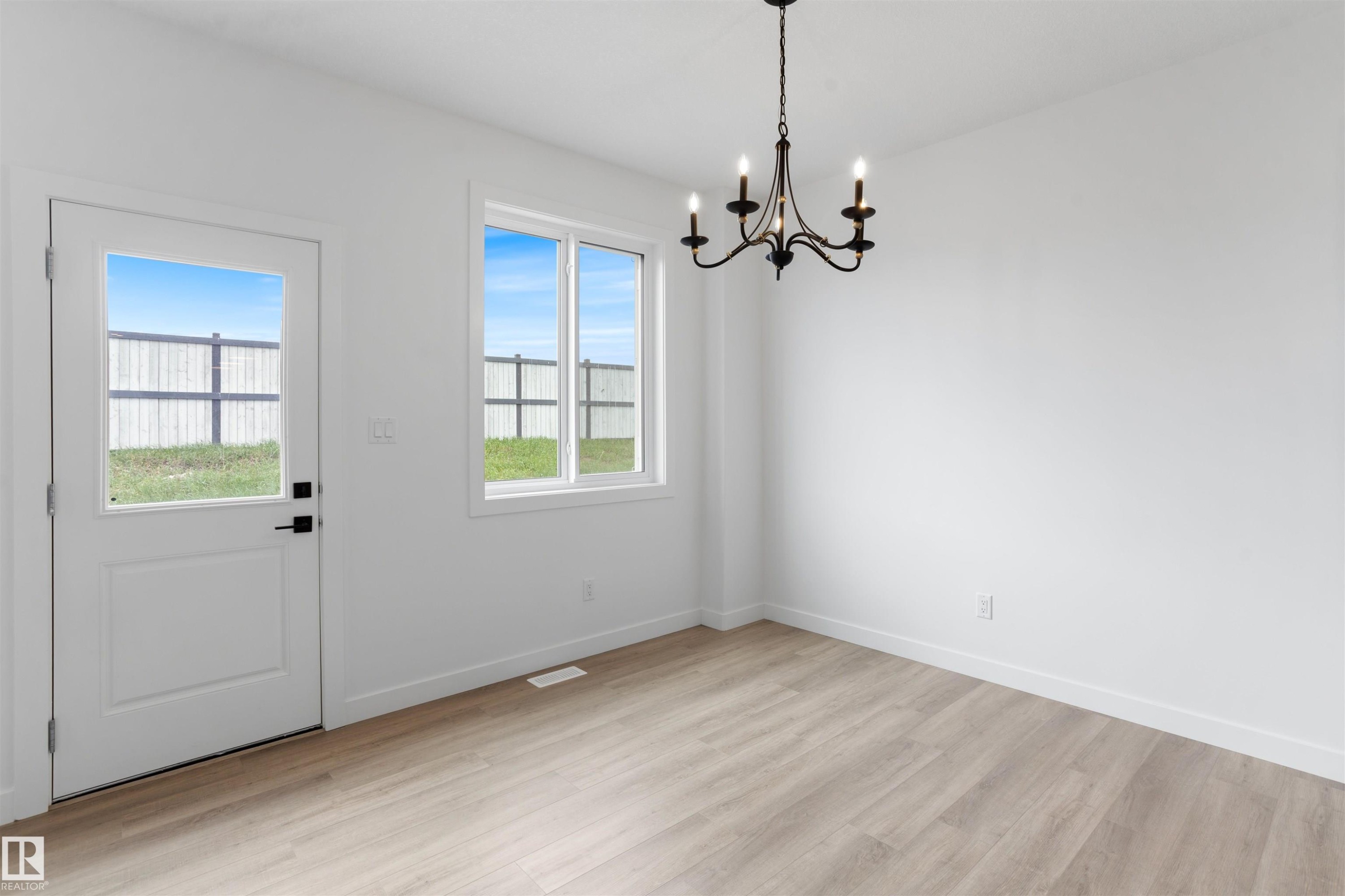 170 Munn Way, Leduc, AB - Indoor Photo Showing Other Room