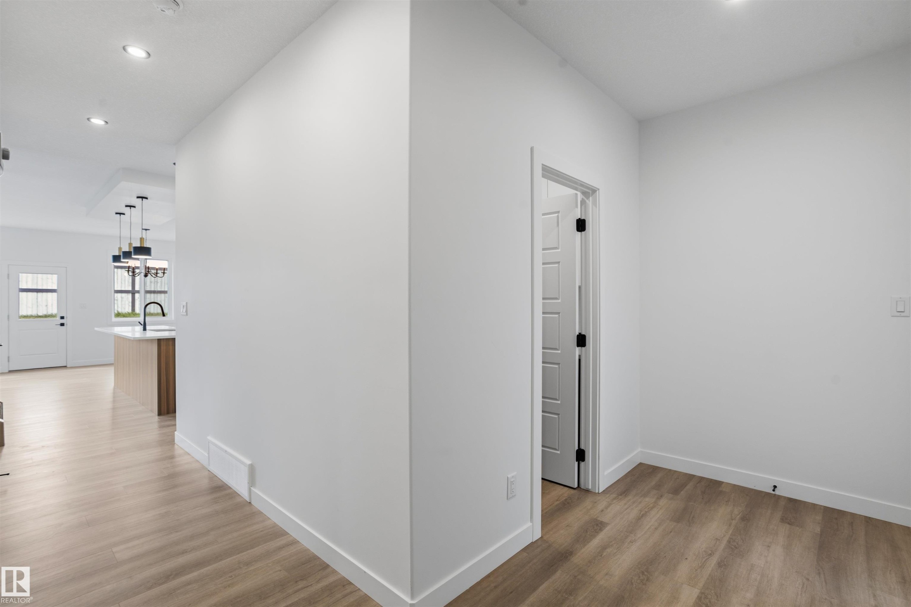 170 Munn Way, Leduc, AB - Indoor Photo Showing Other Room