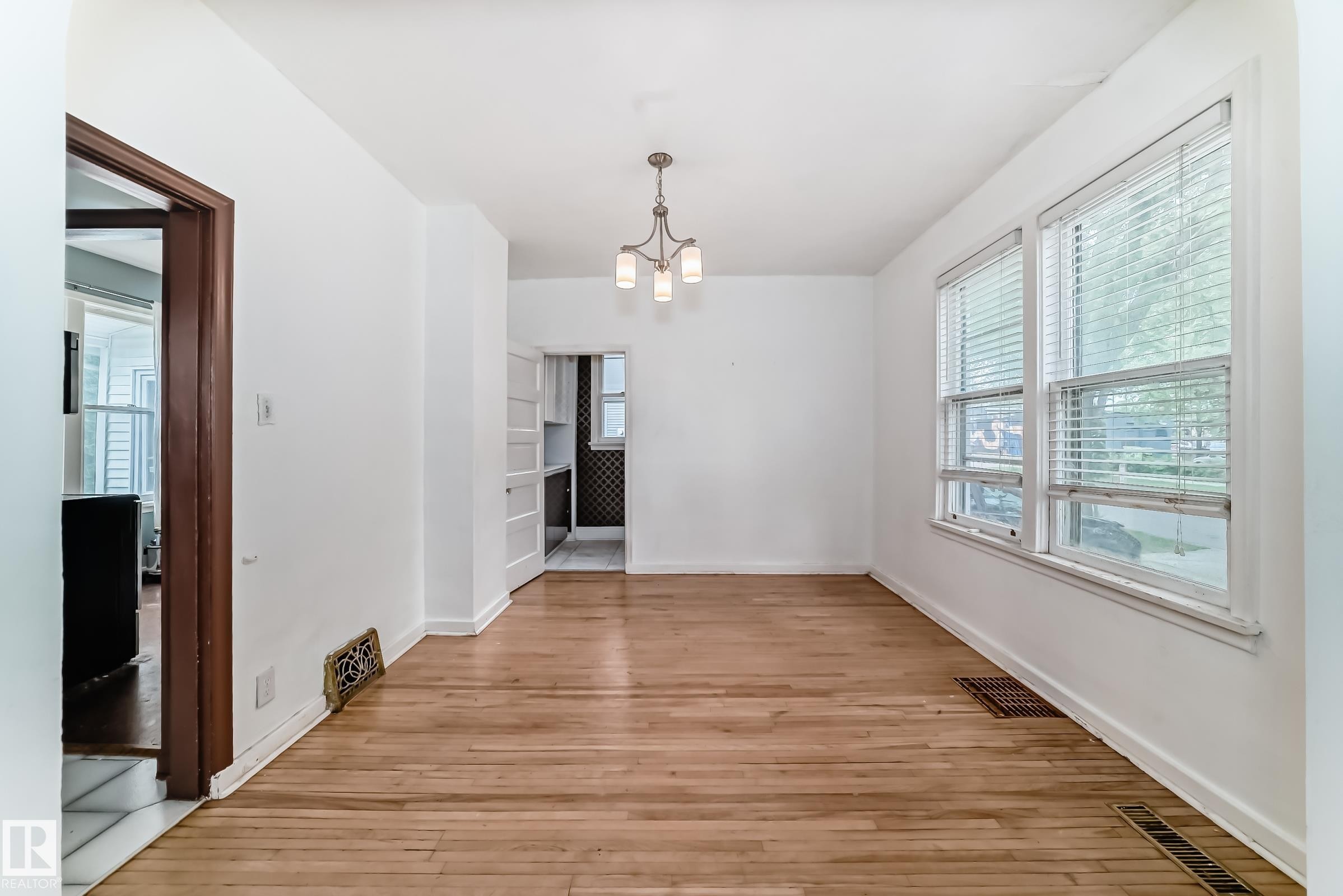 10748 123 Street Nw, Edmonton, AB - Indoor Photo Showing Other Room