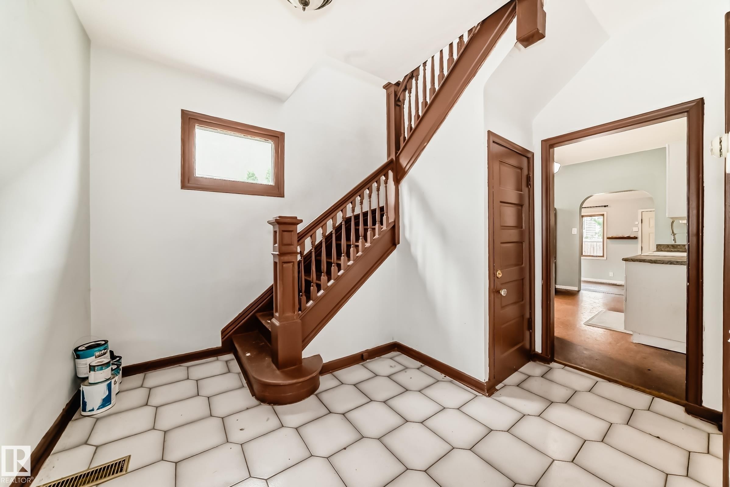 10748 123 Street Nw, Edmonton, AB - Indoor Photo Showing Other Room