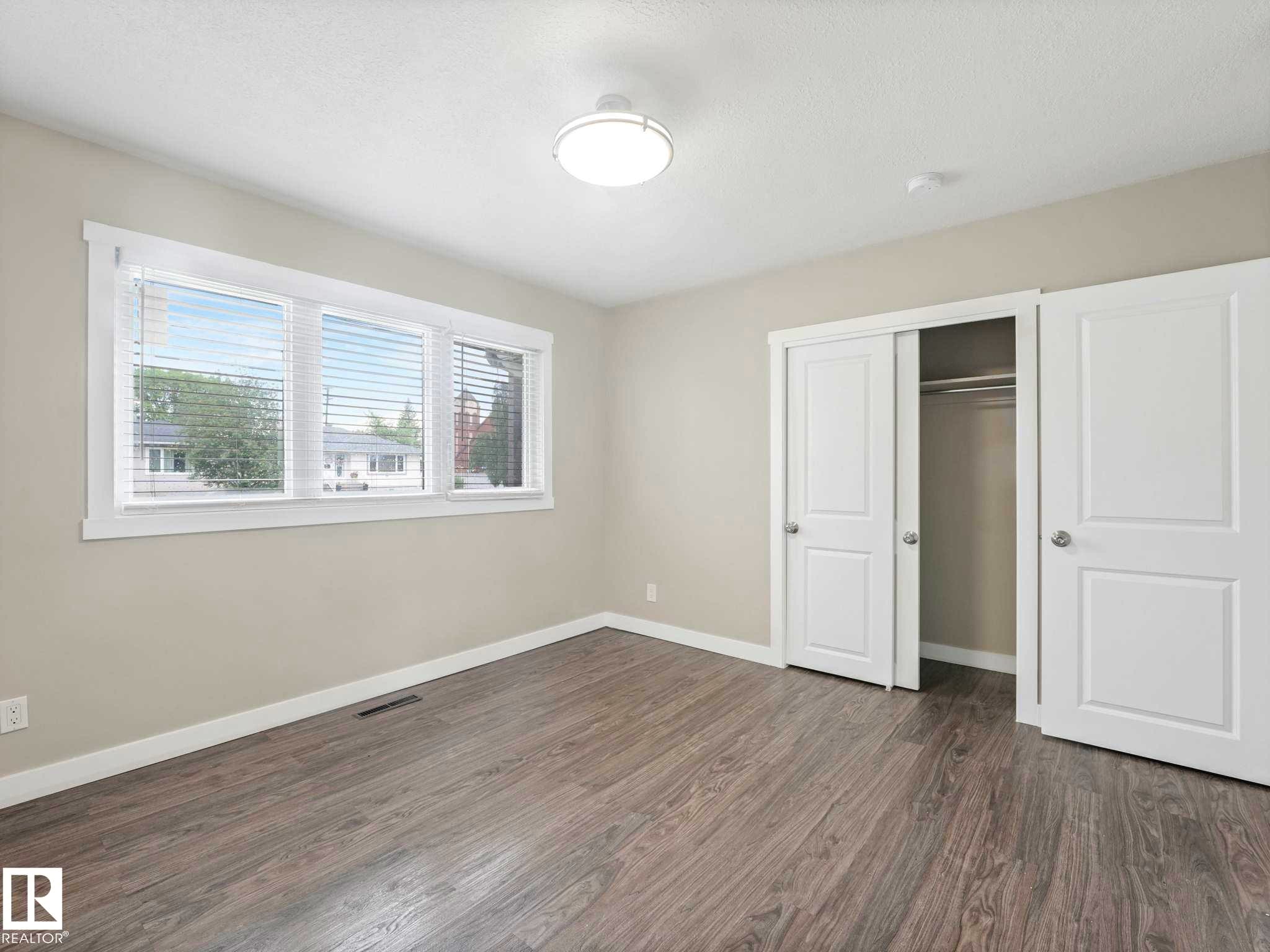 Image quality insufficient for description - 12241 54 Street Nw, Edmonton, AB - Indoor Photo Showing Other Room