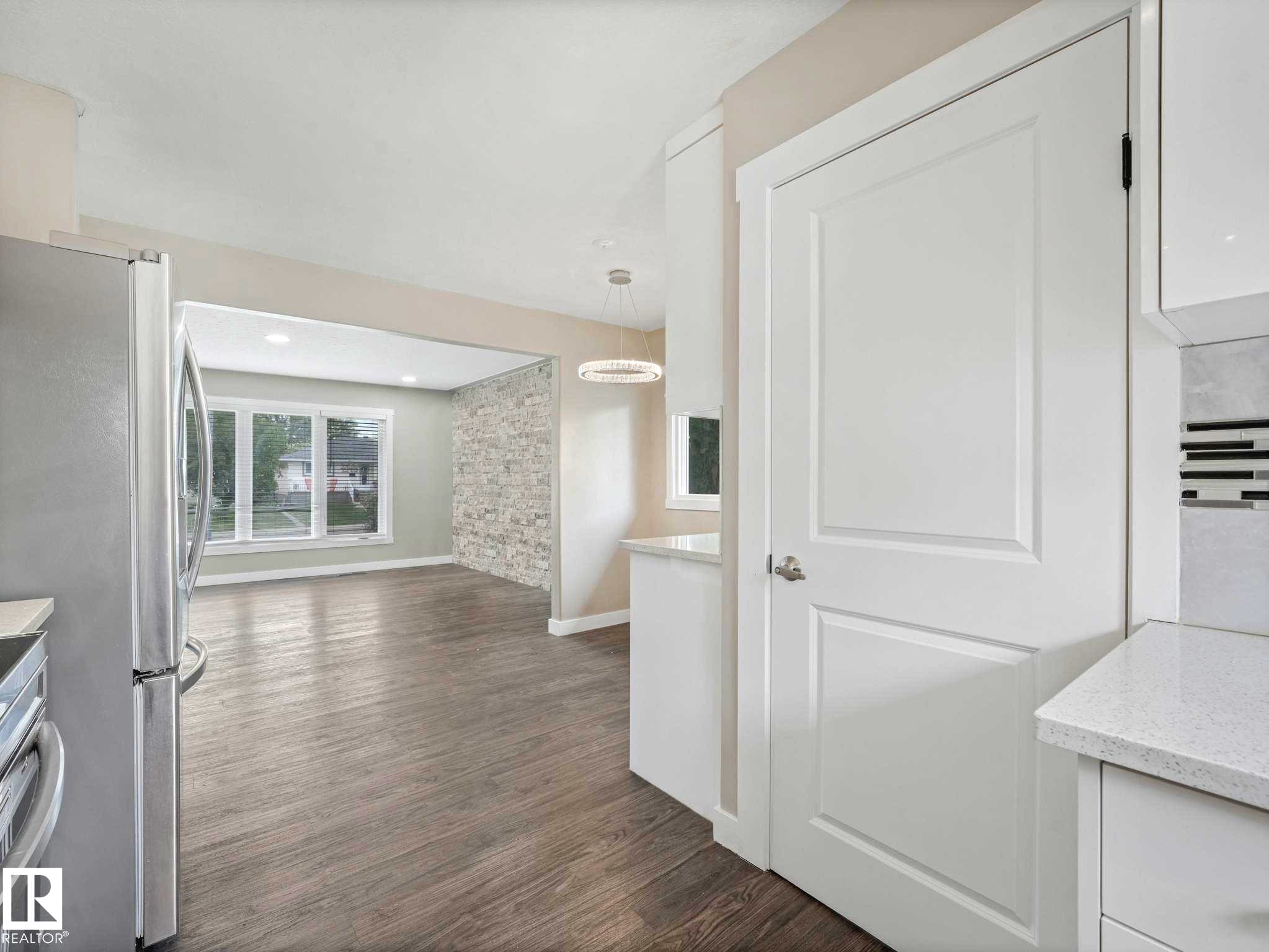 Image quality insufficient for description - 12241 54 Street Nw, Edmonton, AB - Indoor