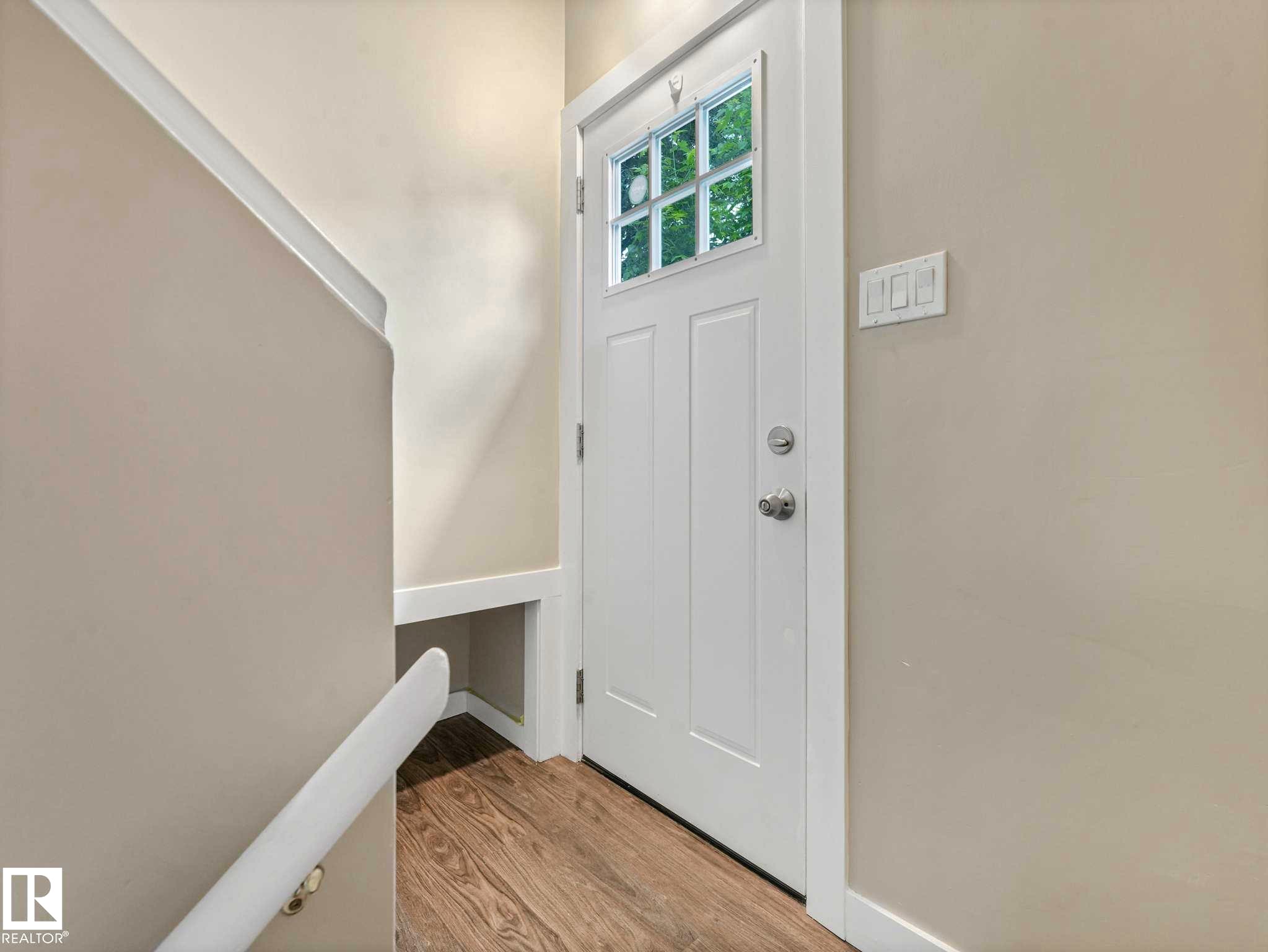Entrance foyer - 12241 54 Street Nw, Edmonton, AB - Indoor Photo Showing Other Room