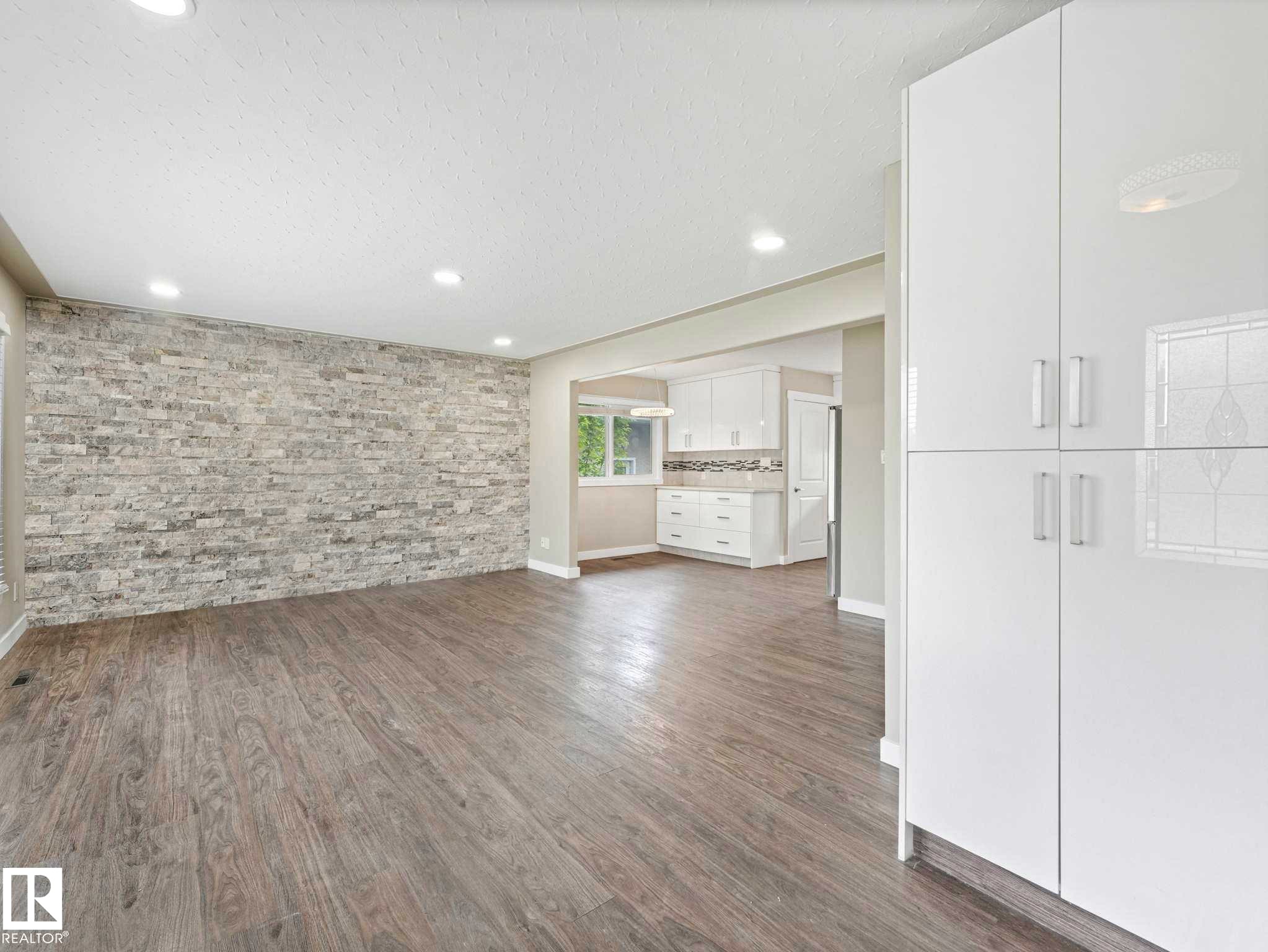 Image quality insufficient for description - 12241 54 Street Nw, Edmonton, AB - Indoor Photo Showing Other Room