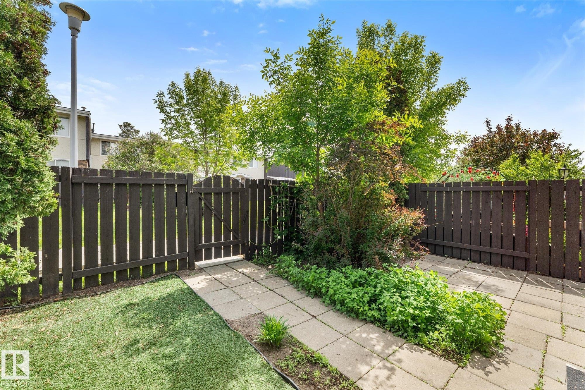 210 Roseland Village, Edmonton, AB