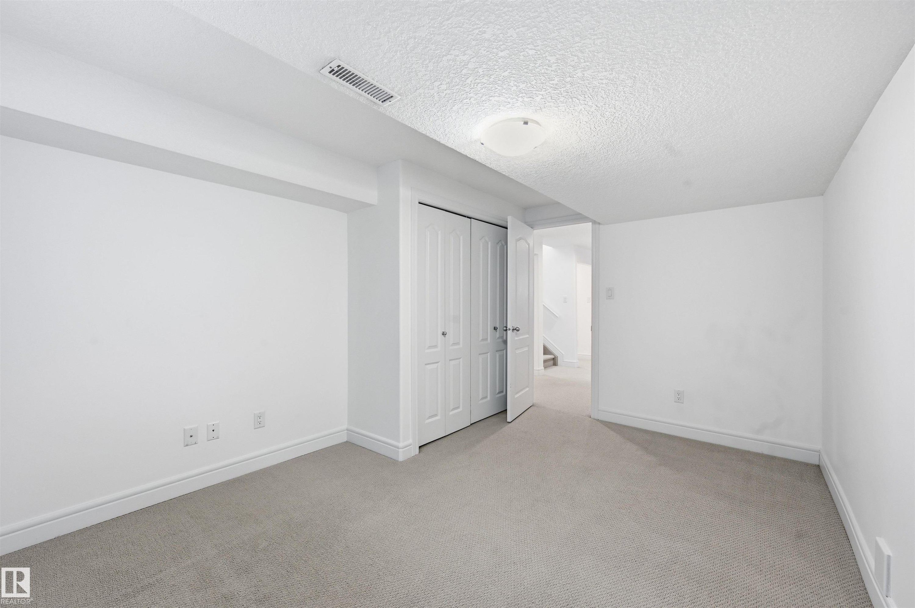 926 Thompson Place, Edmonton, AB