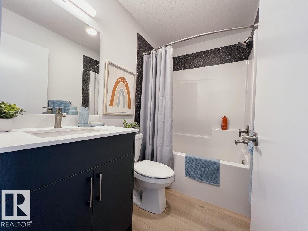 7550 Klapstein Link Link, Edmonton, AB - Indoor Photo Showing Bathroom