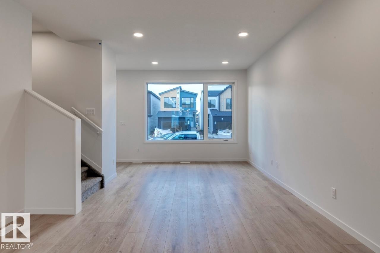 7550 Klapstein Link Link, Edmonton, AB - Indoor Photo Showing Other Room