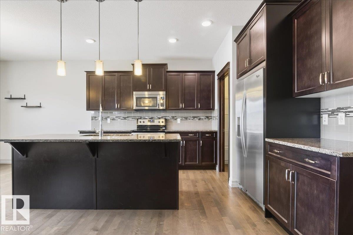 5912 19 Avenue Sw, Edmonton, AB - Indoor Photo Showing Kitchen With Upgraded Kitchen