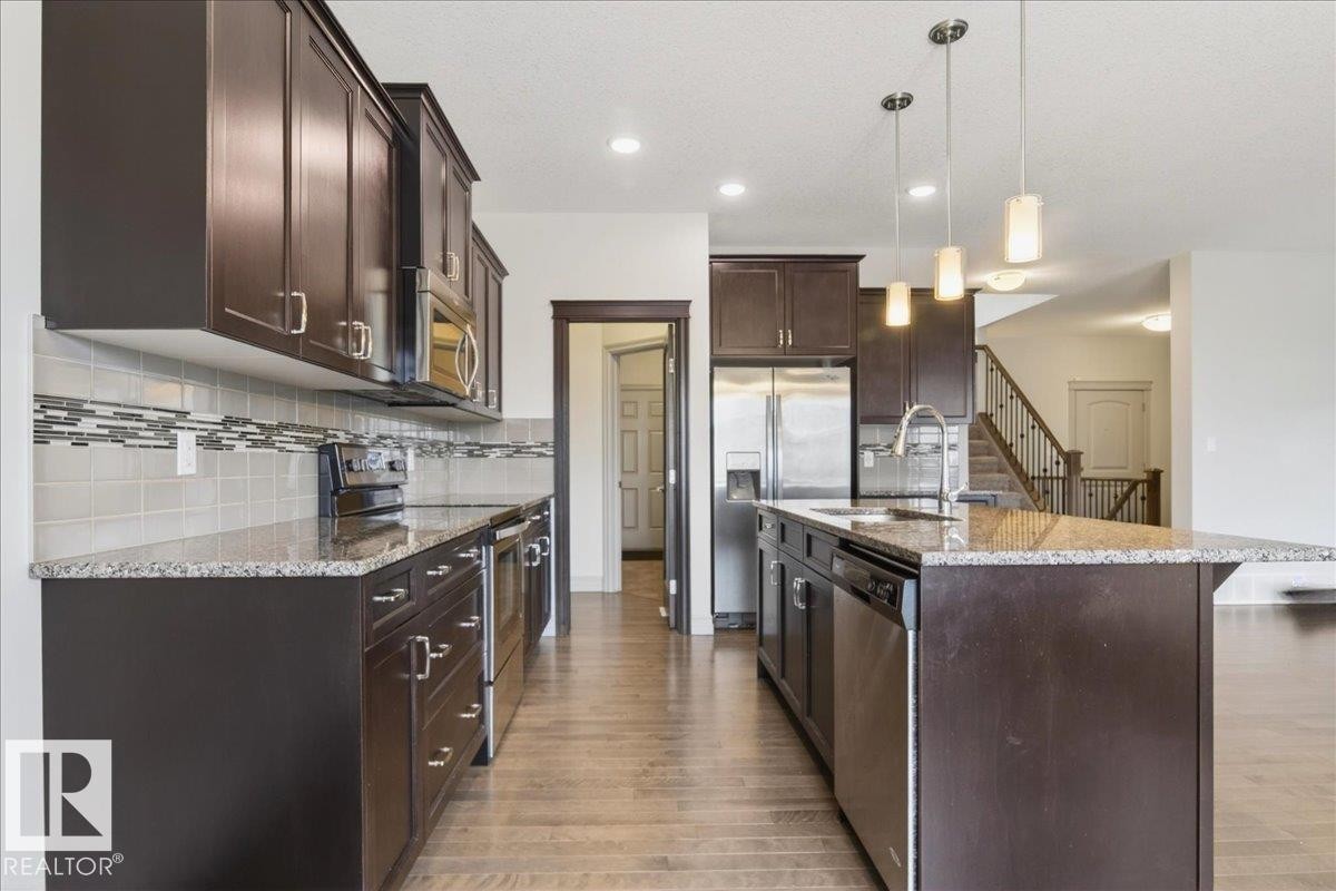 5912 19 Avenue Sw, Edmonton, AB - Indoor Photo Showing Kitchen With Upgraded Kitchen