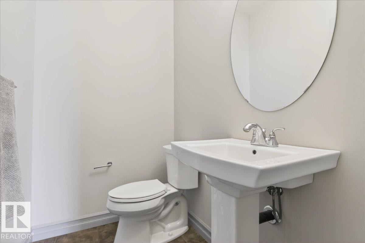 5912 19 Avenue Sw, Edmonton, AB - Indoor Photo Showing Bathroom