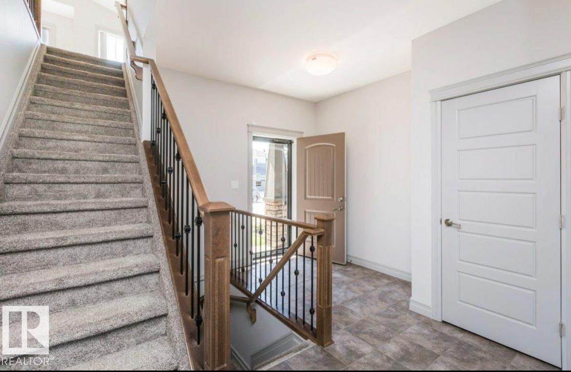 5912 19 Avenue Sw, Edmonton, AB - Indoor Photo Showing Other Room