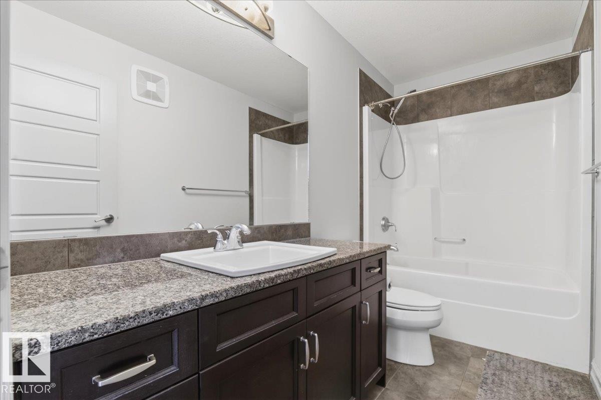5912 19 Avenue Sw, Edmonton, AB - Indoor Photo Showing Bathroom