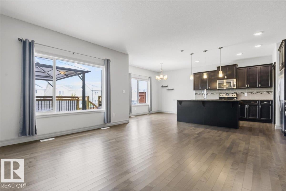 5912 19 Avenue Sw, Edmonton, AB - Indoor Photo Showing Kitchen With Upgraded Kitchen
