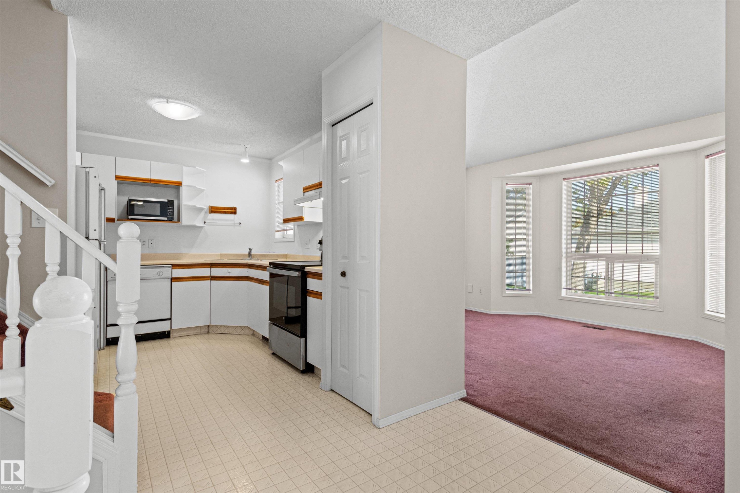 #12 3311 58 St Nw, Edmonton, AB - Indoor Photo Showing Kitchen
