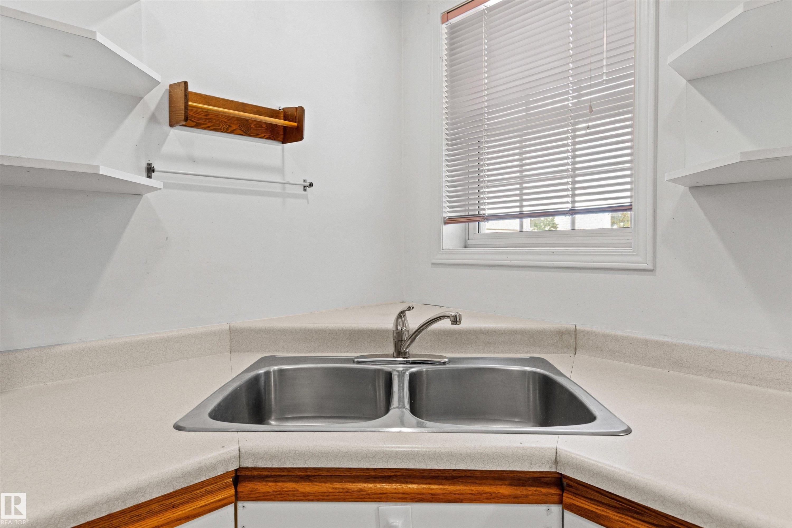 #12 3311 58 St Nw, Edmonton, AB - Indoor Photo Showing Kitchen With Double Sink