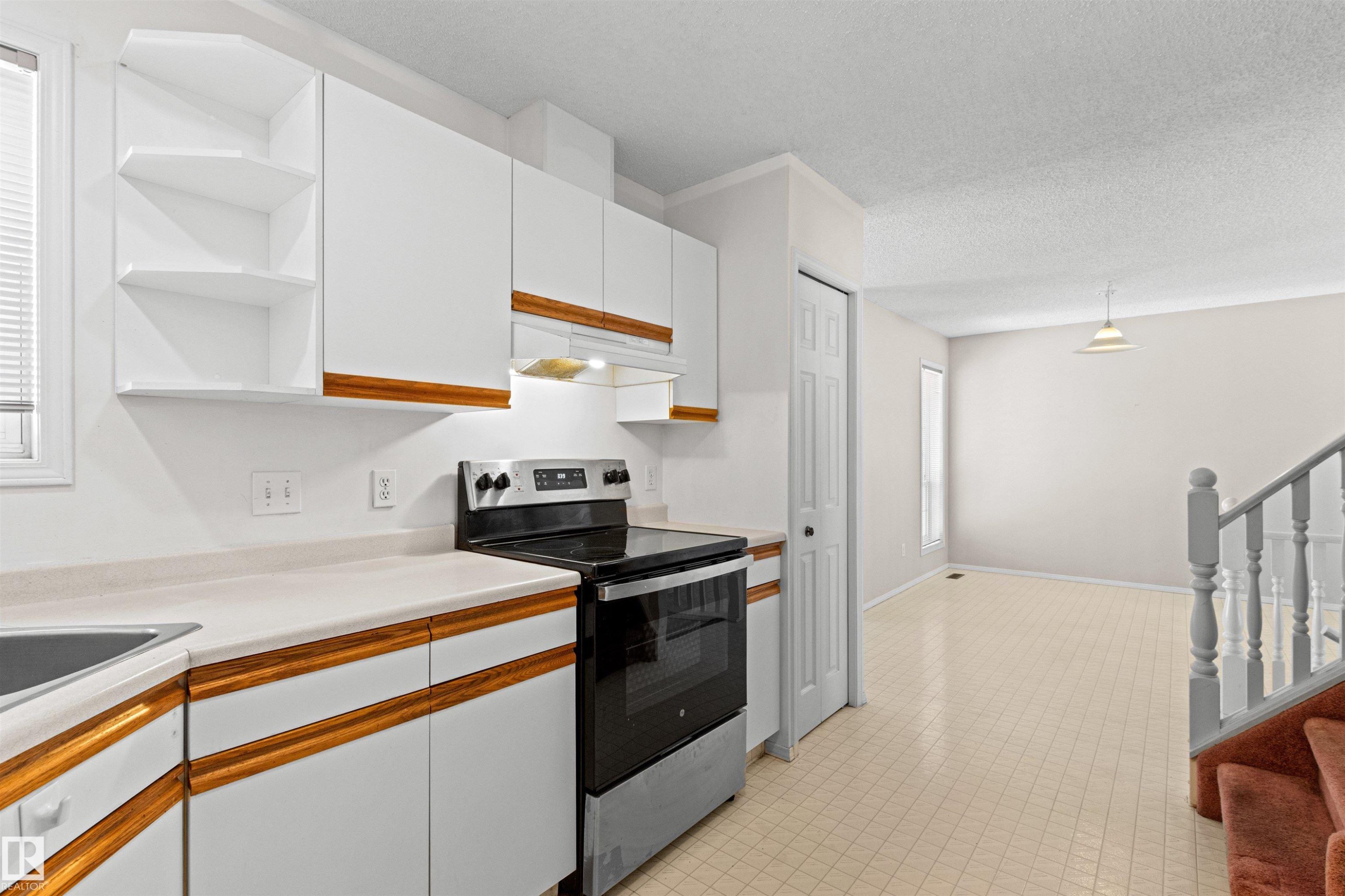 #12 3311 58 St Nw, Edmonton, AB - Indoor Photo Showing Kitchen