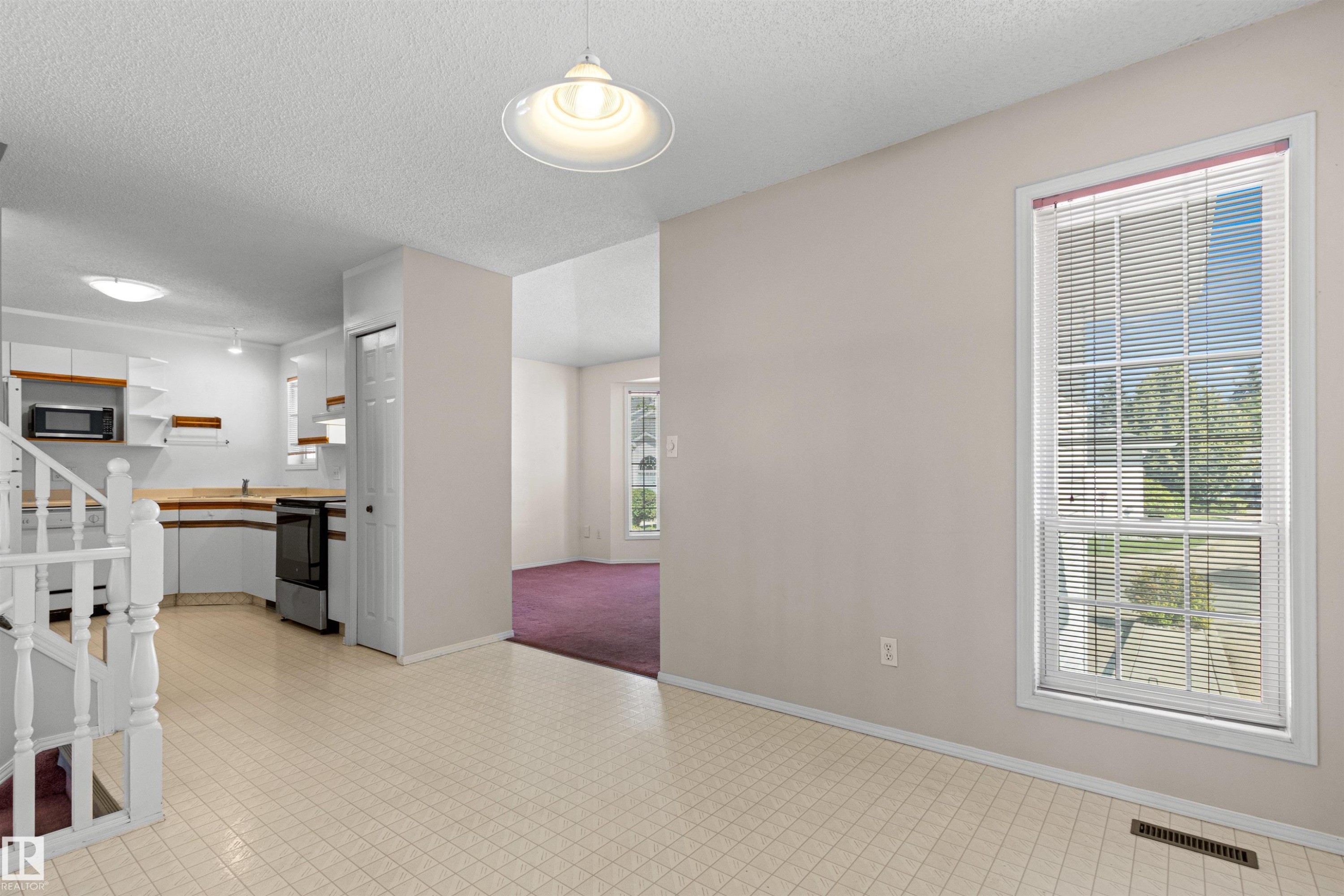 #12 3311 58 St Nw, Edmonton, AB - Indoor