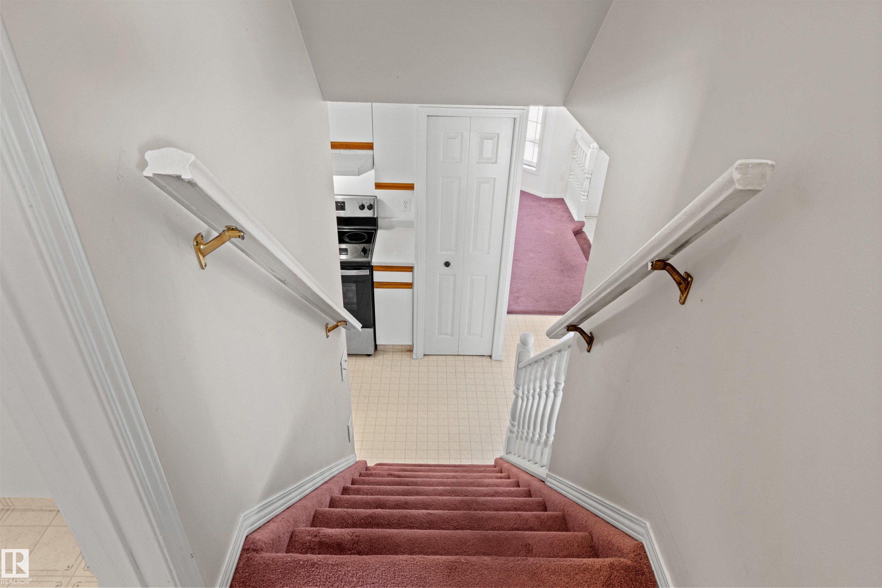 #12 3311 58 St Nw, Edmonton, AB - Indoor