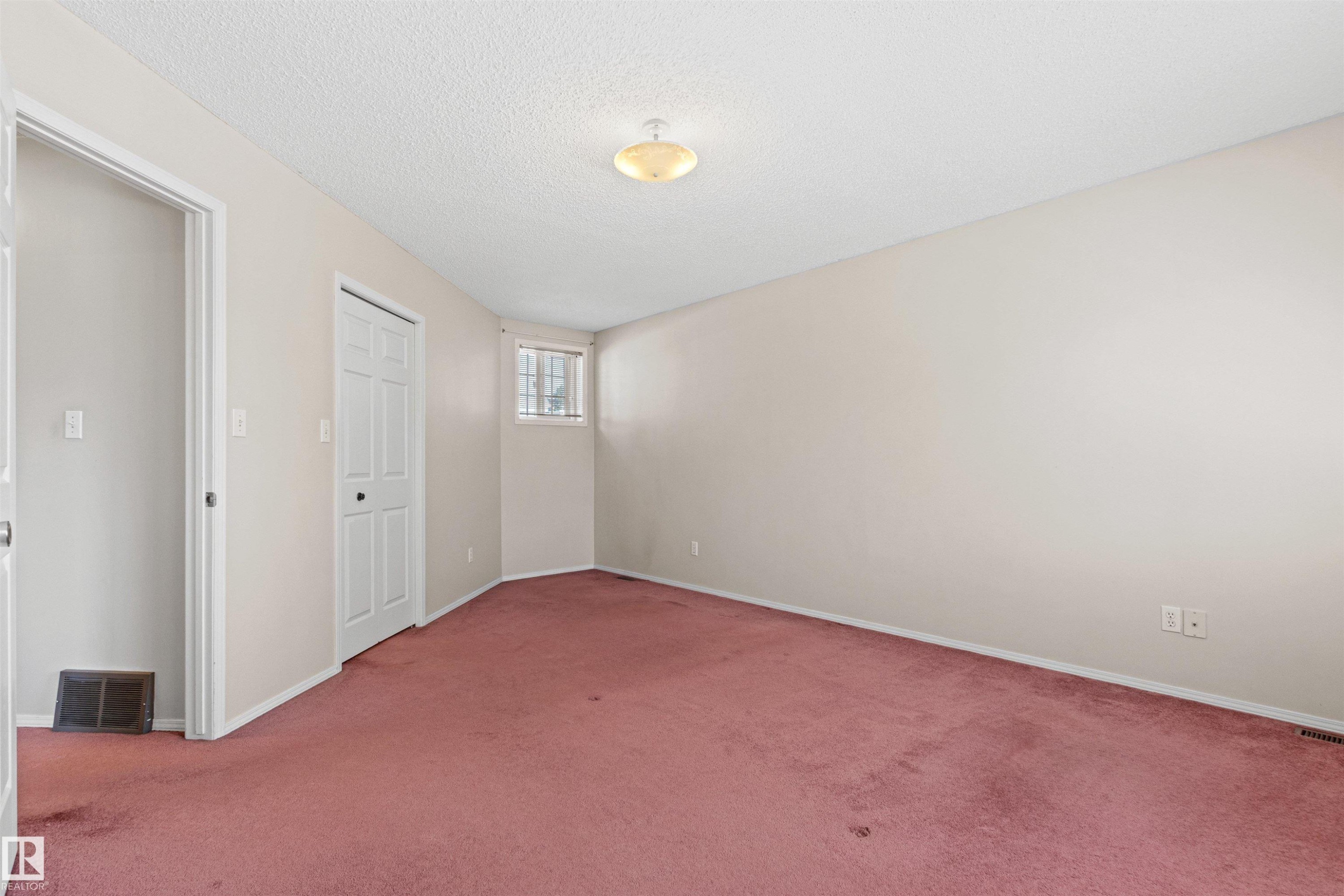 #12 3311 58 St Nw, Edmonton, AB - Indoor Photo Showing Other Room