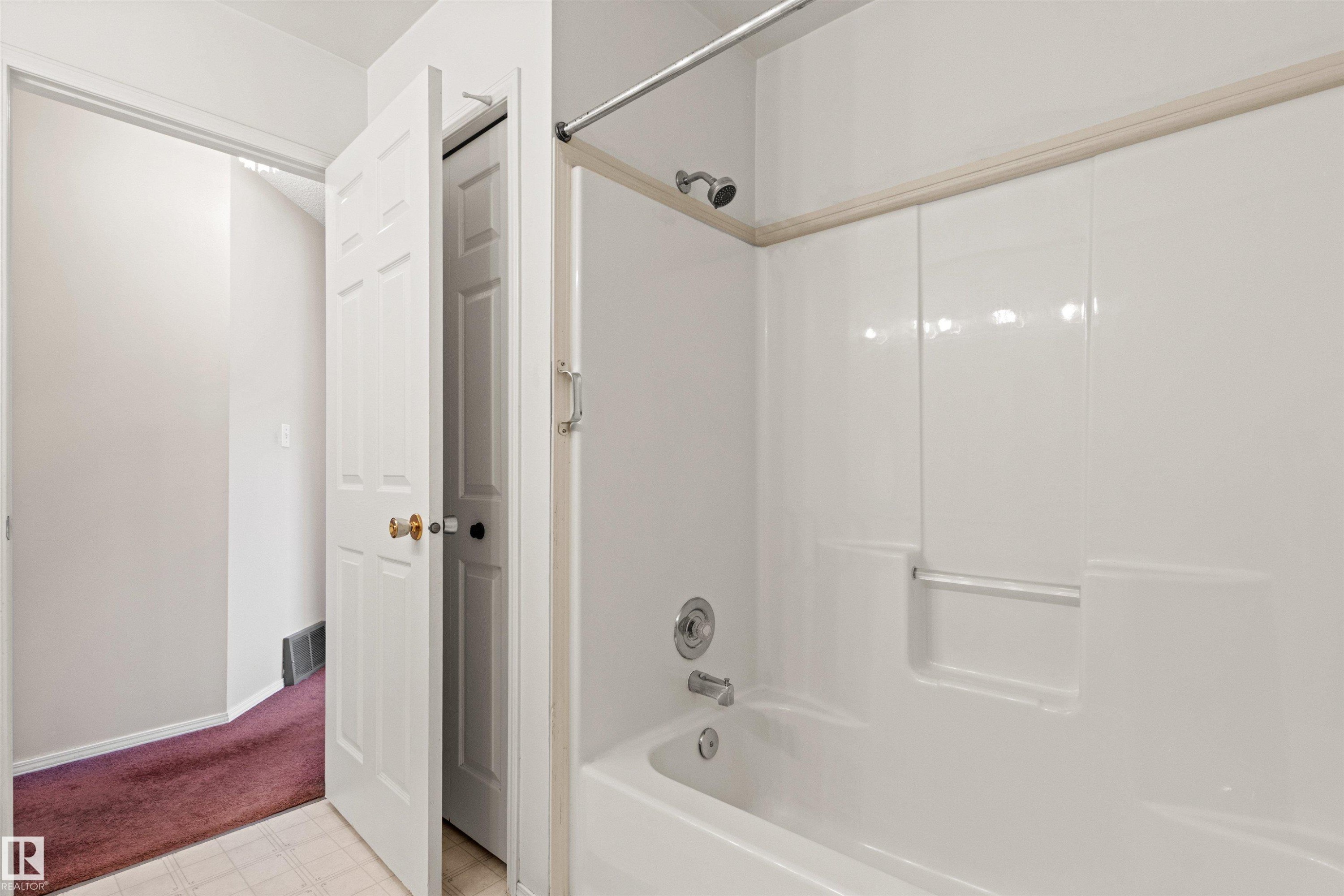 #12 3311 58 St Nw, Edmonton, AB - Indoor Photo Showing Bathroom