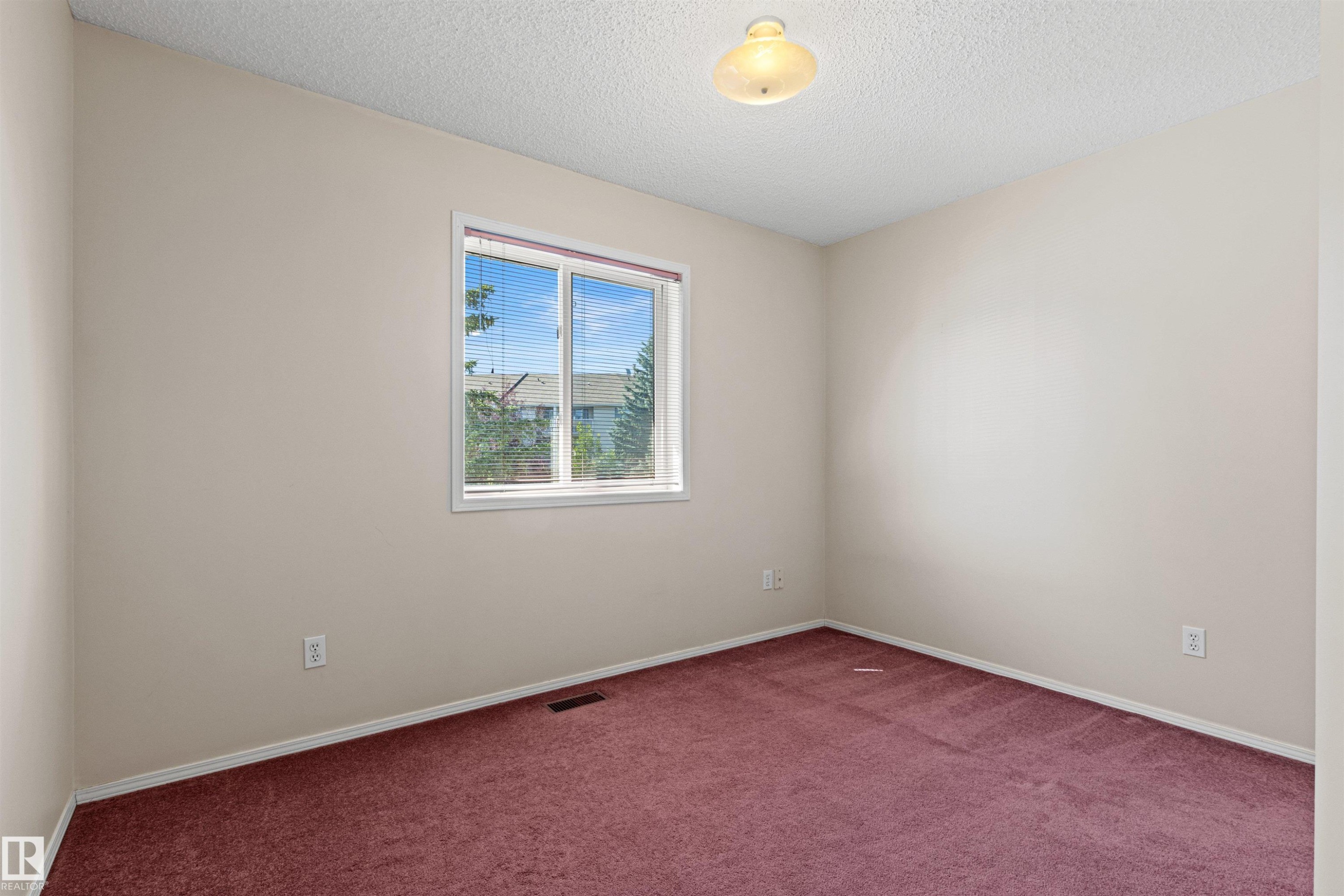 #12 3311 58 St Nw, Edmonton, AB - Indoor Photo Showing Other Room