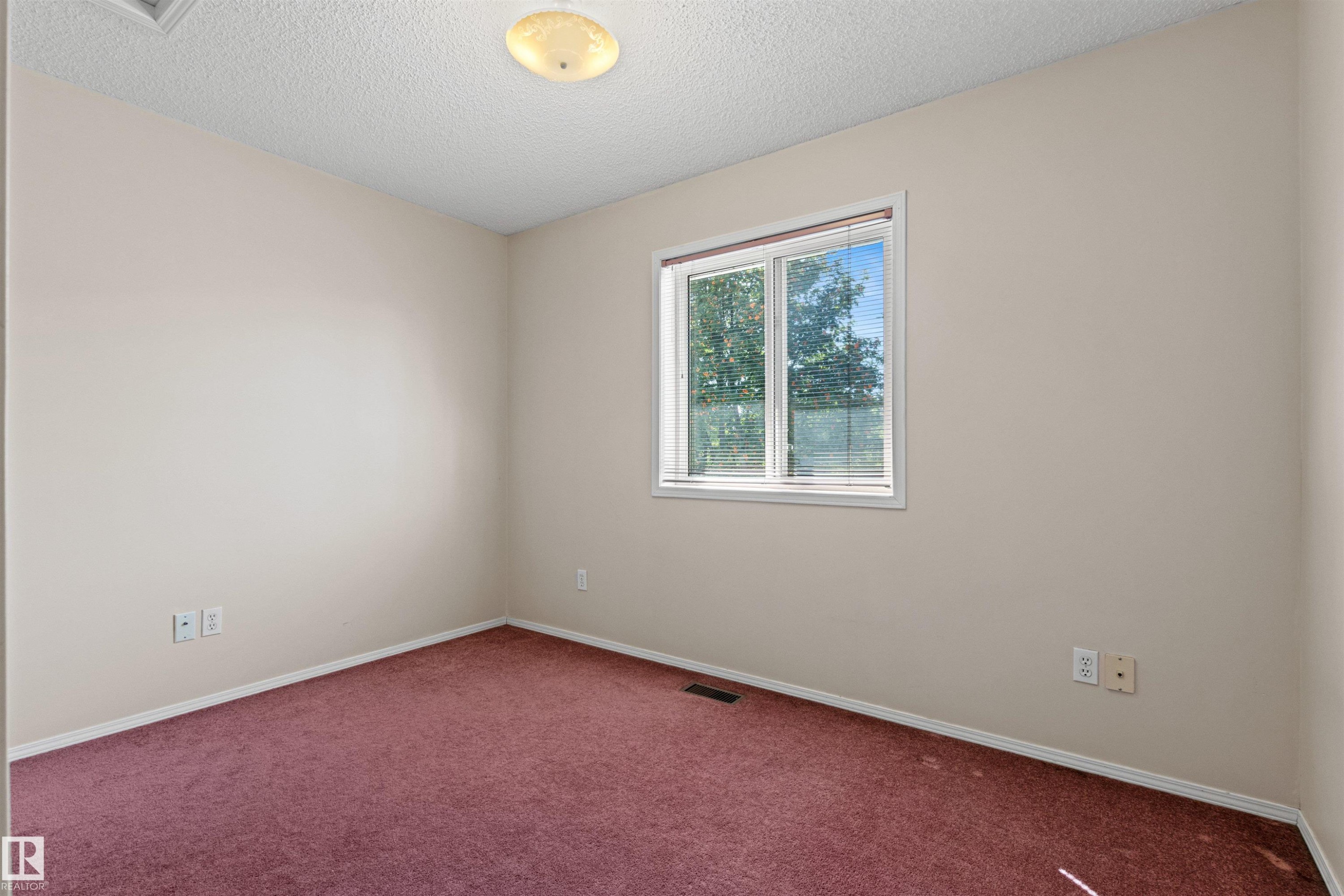 #12 3311 58 St Nw, Edmonton, AB - Indoor Photo Showing Other Room