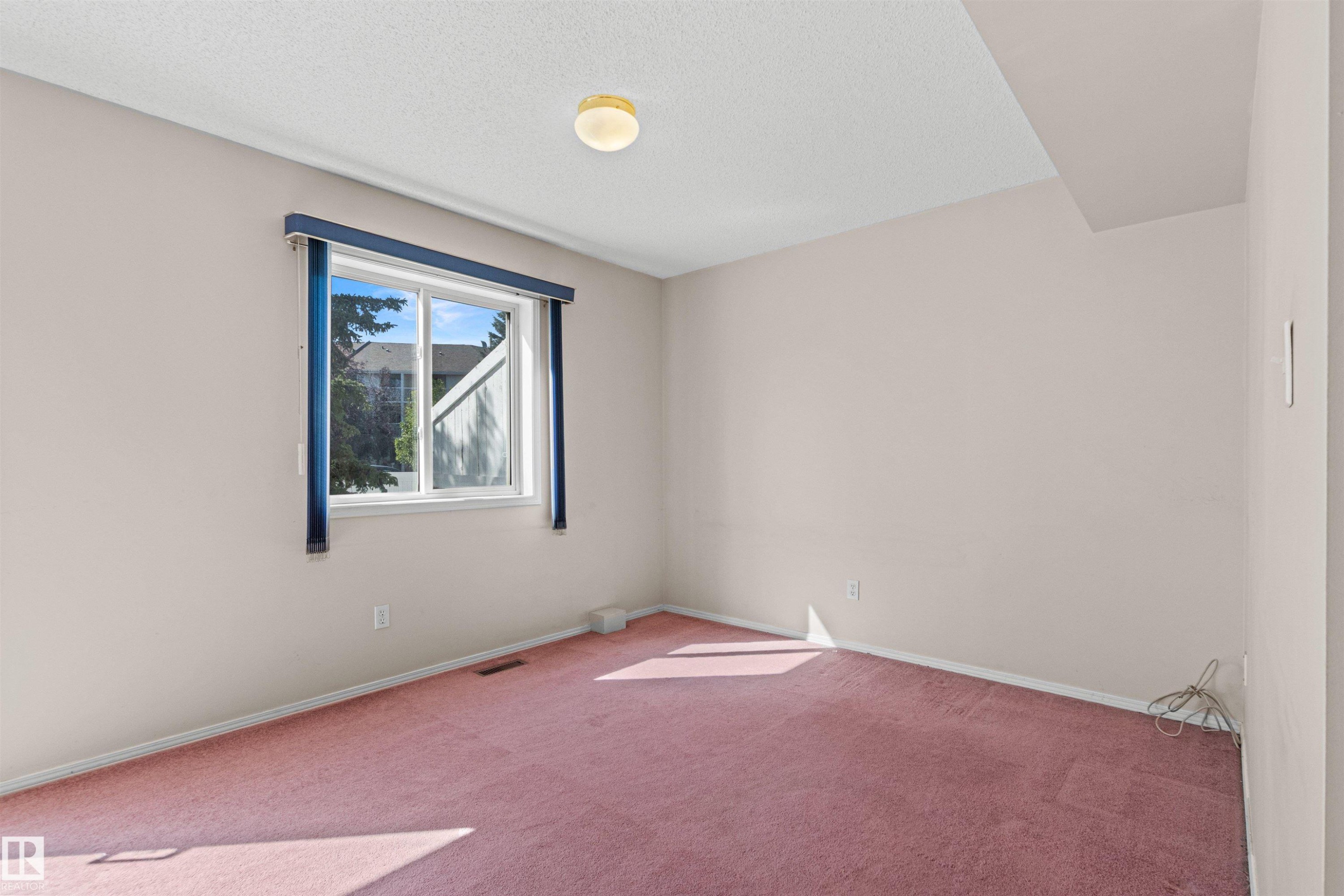 #12 3311 58 St Nw, Edmonton, AB - Indoor Photo Showing Other Room