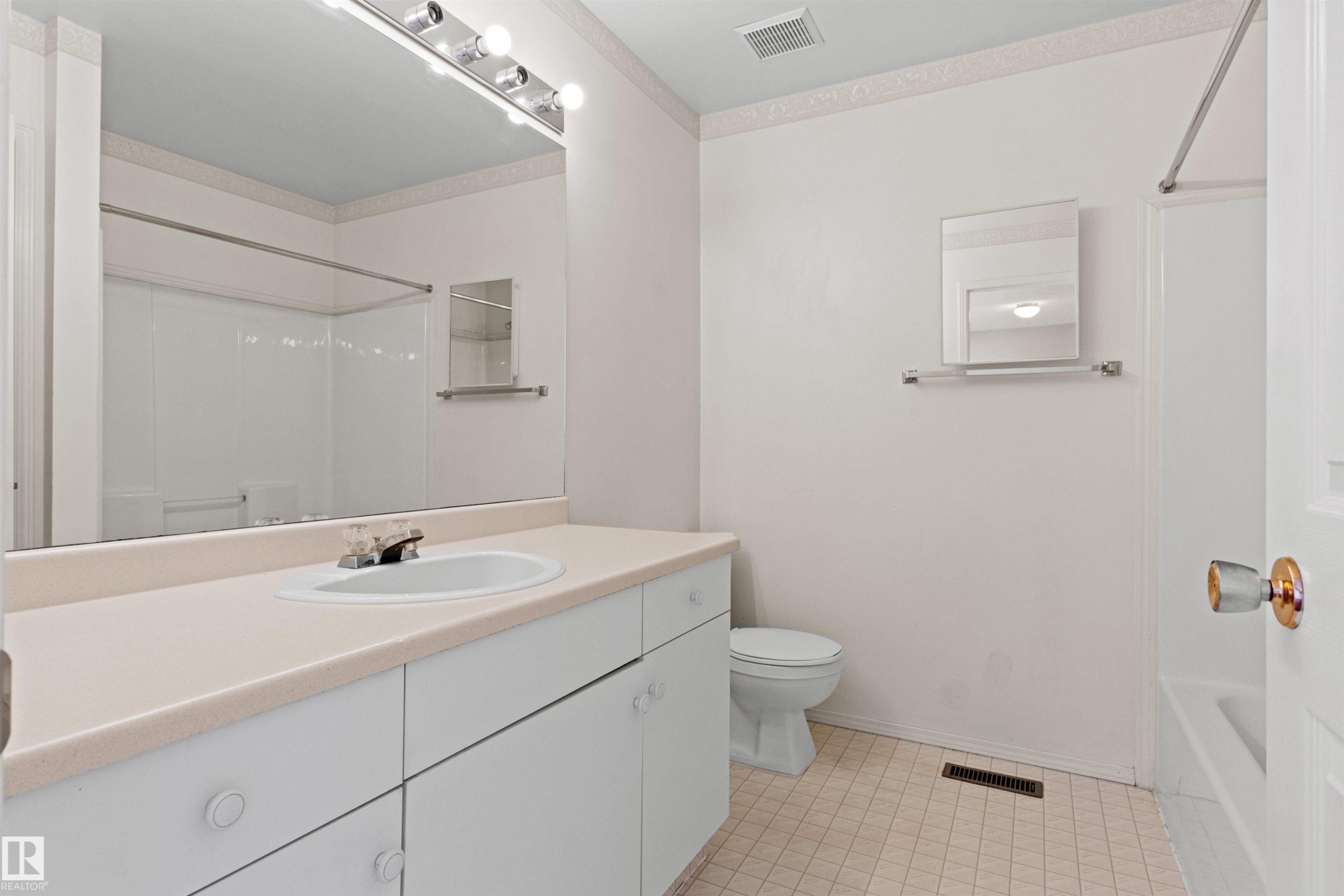 #12 3311 58 St Nw, Edmonton, AB - Indoor Photo Showing Bathroom