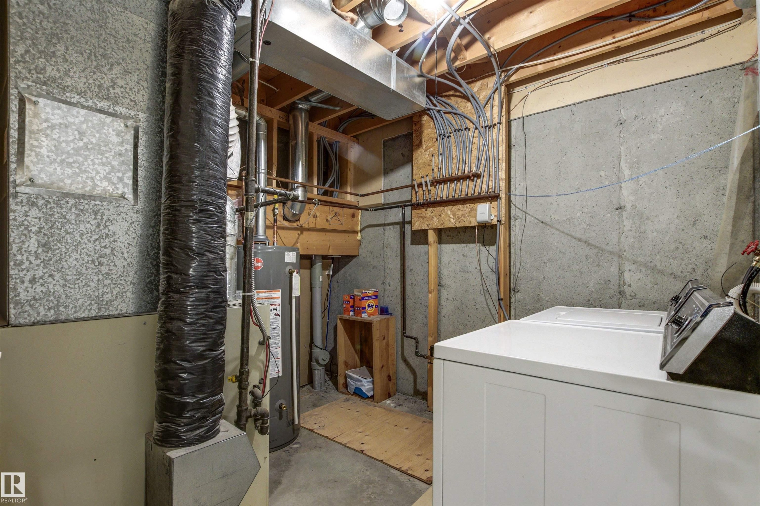 #12 3311 58 St Nw, Edmonton, AB - Indoor