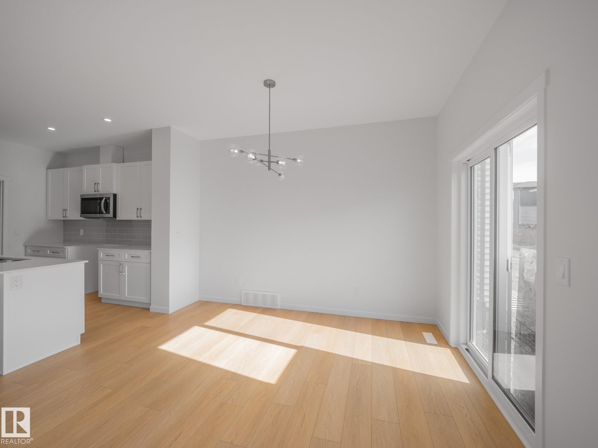 7408 Keeler Crescent Sw, Edmonton, AB - Indoor Photo Showing Kitchen