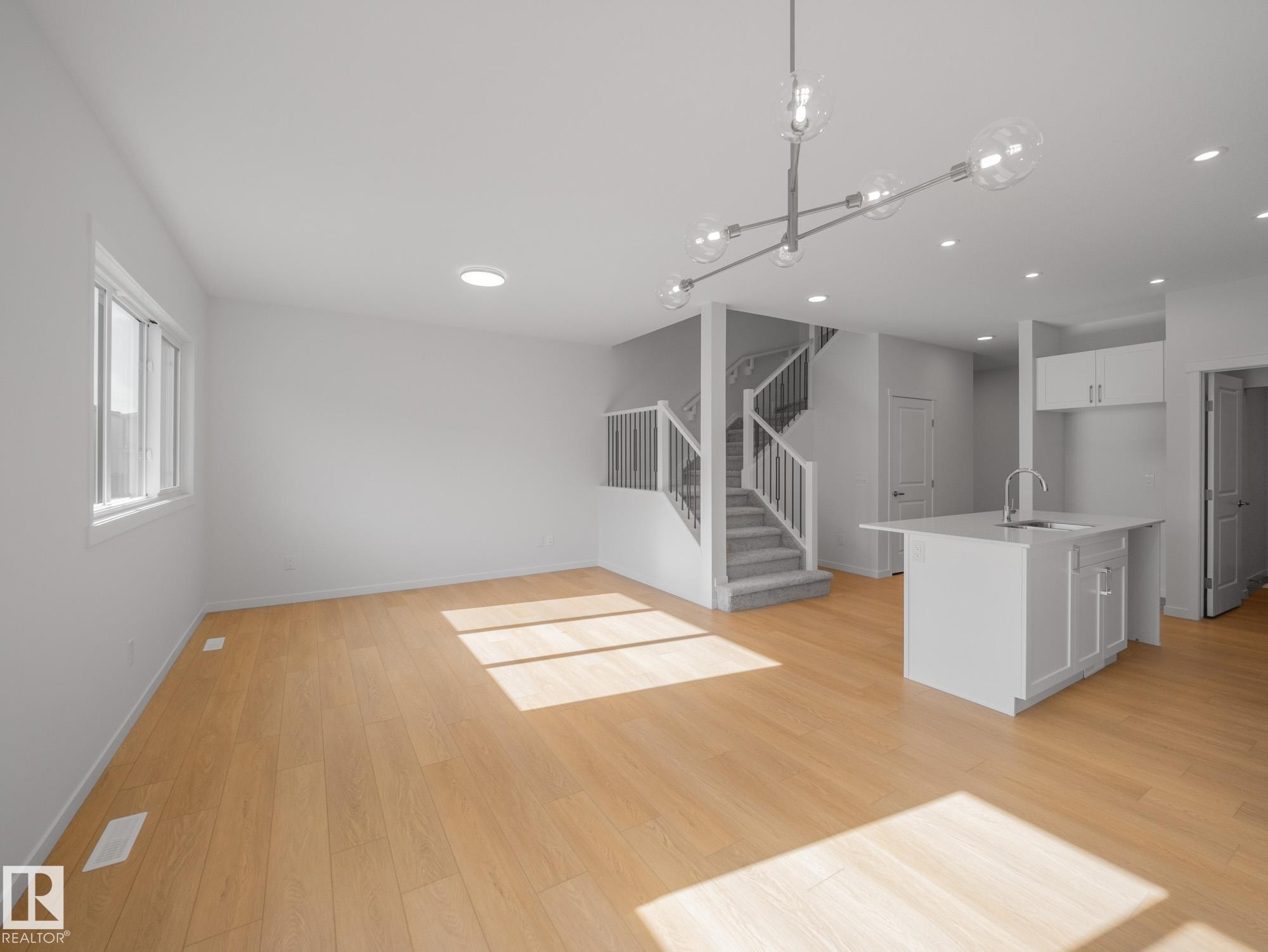 7408 Keeler Crescent Sw, Edmonton, AB - Indoor