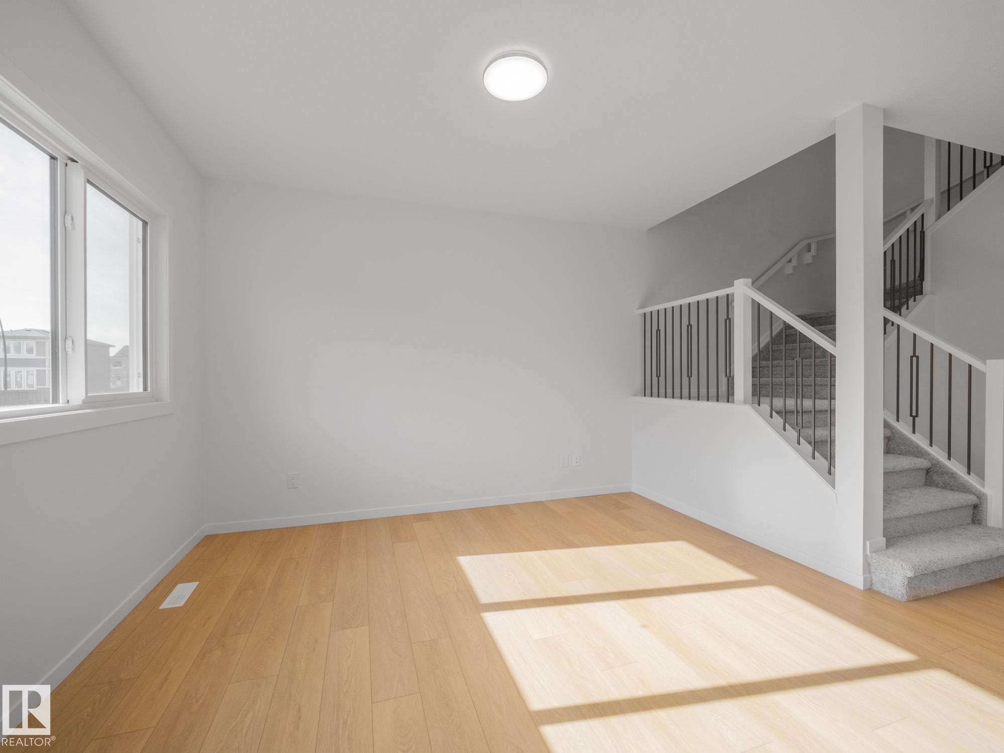 7408 Keeler Crescent Sw, Edmonton, AB - Indoor Photo Showing Other Room