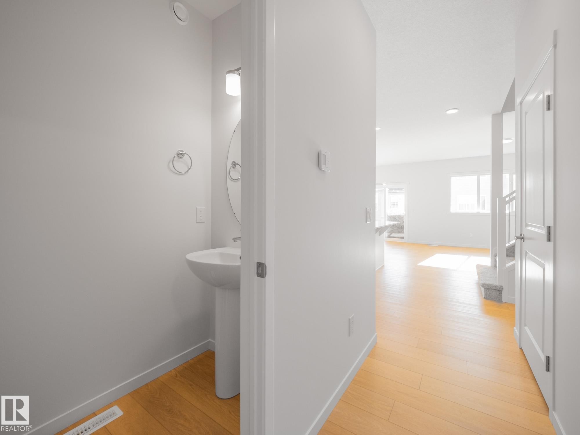 7408 Keeler Crescent Sw, Edmonton, AB - Indoor