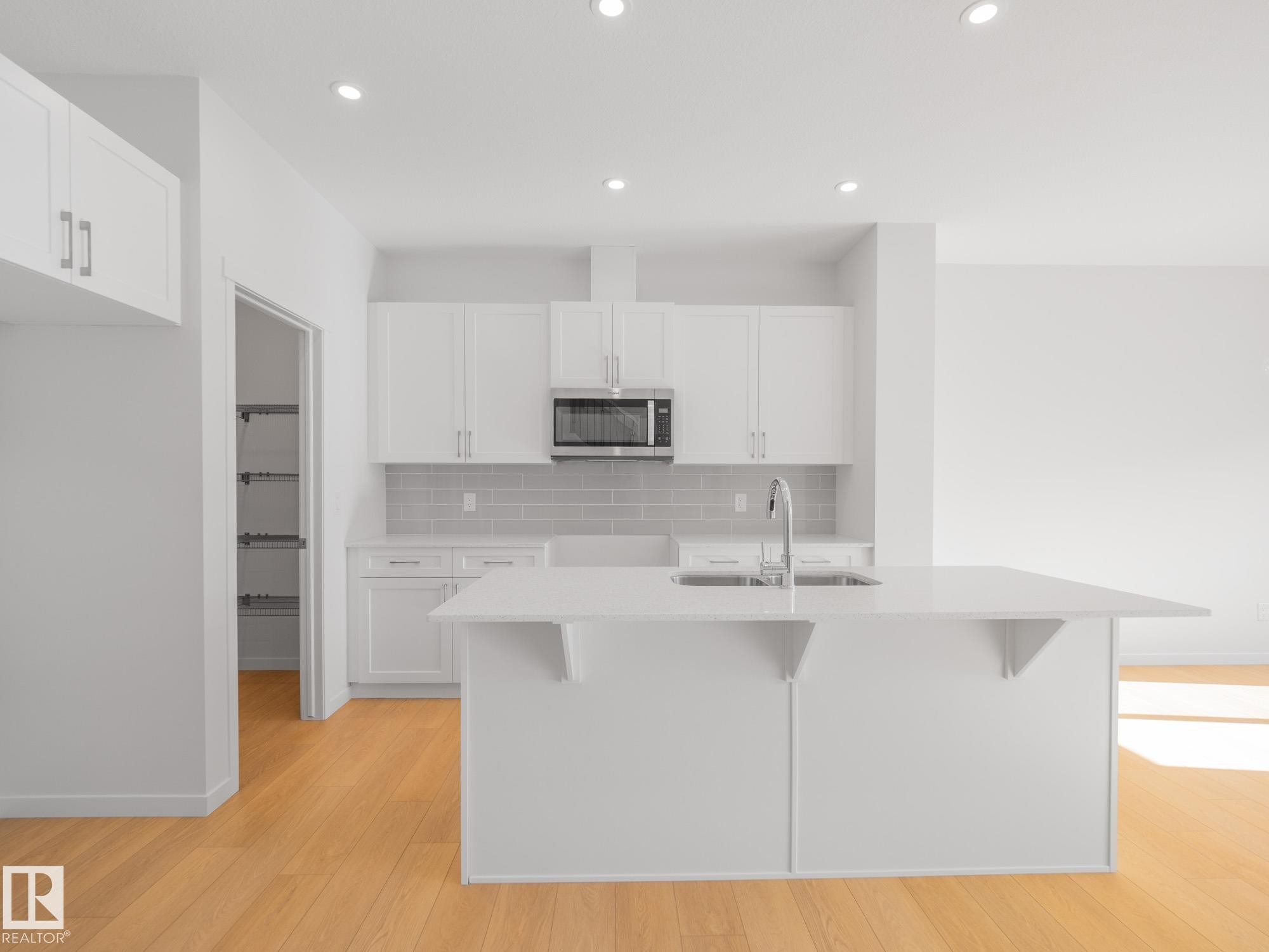 7408 Keeler Crescent Sw, Edmonton, AB - Indoor Photo Showing Kitchen With Upgraded Kitchen